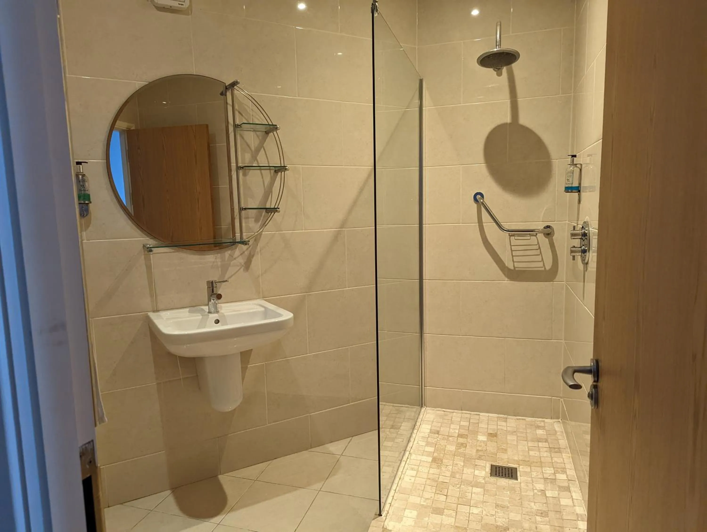 Barley Sheaf, Old Bridge Street EN SUITE ROOMS, ROOM ONLY