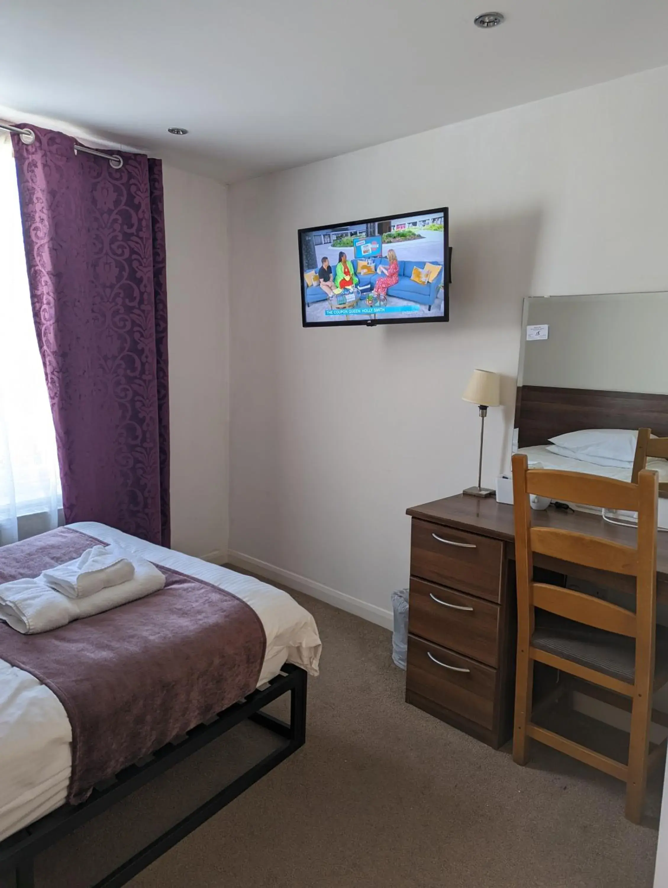 Single Room in Barley Sheaf, Old Bridge Street EN SUITE ROOMS, ROOM ONLY Single Room in Barley Sheaf, Old Bridge Street EN SUITE ROOMS, ROOM ONLY