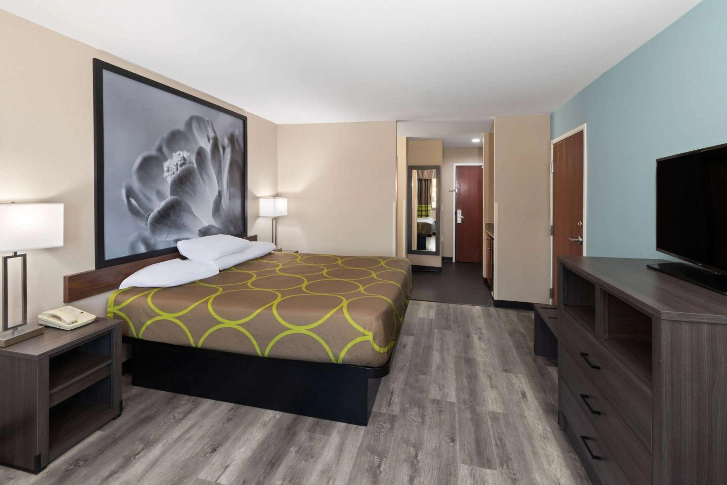 Photo of the whole room, Bed in Super 8 by Wyndham Lubbock West