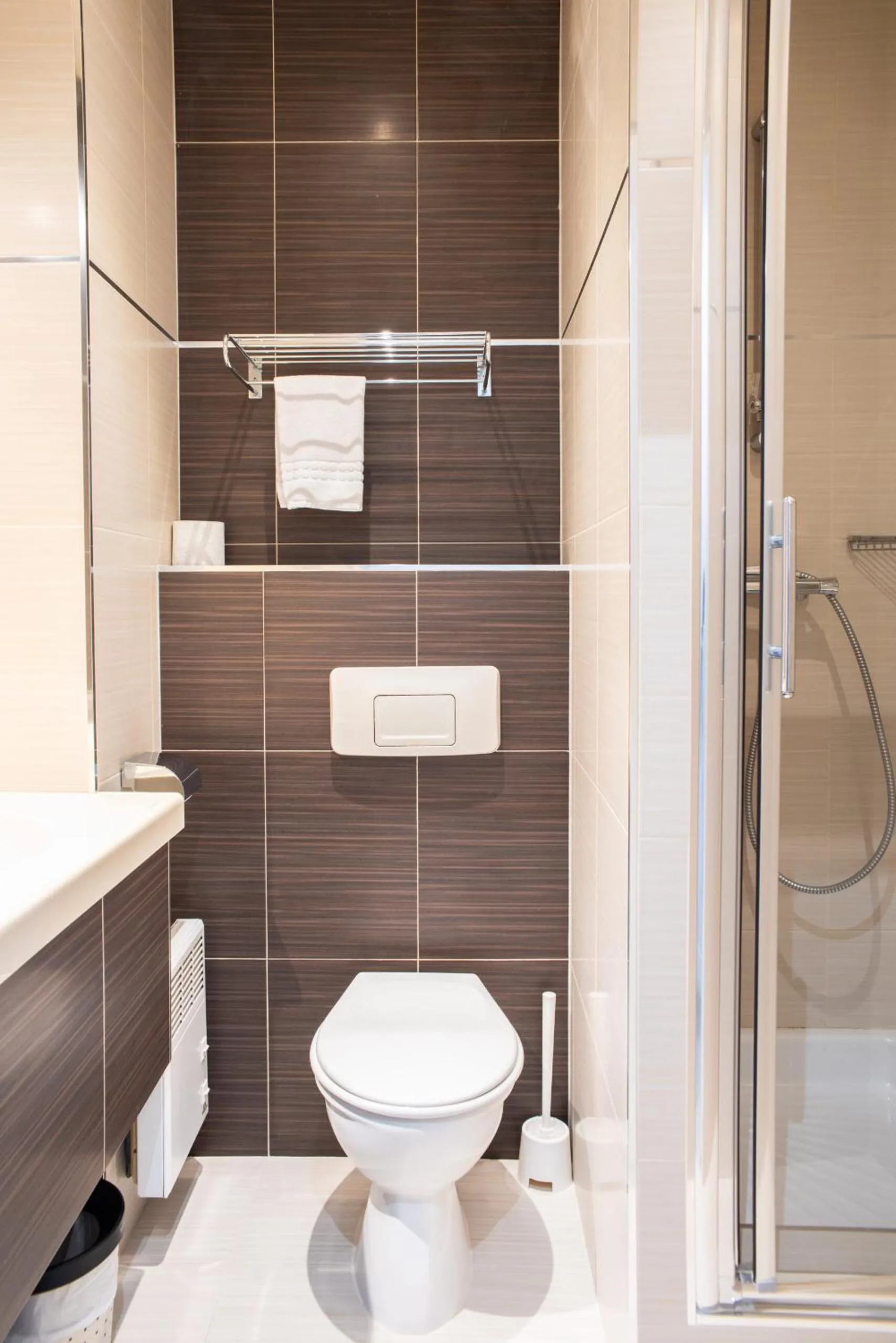 Shower in Hôtel Garabel