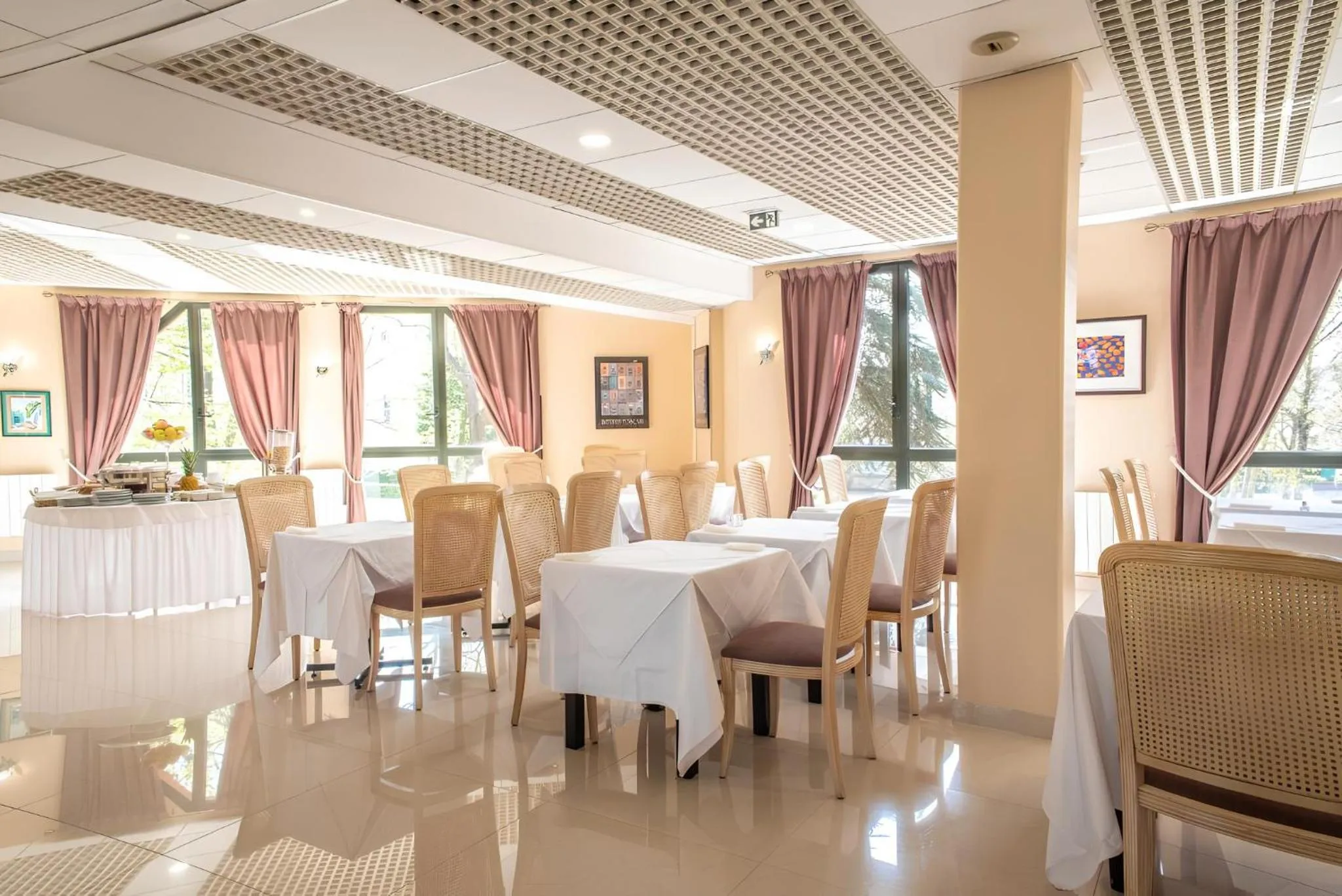 Restaurant/places to eat in Hôtel Garabel