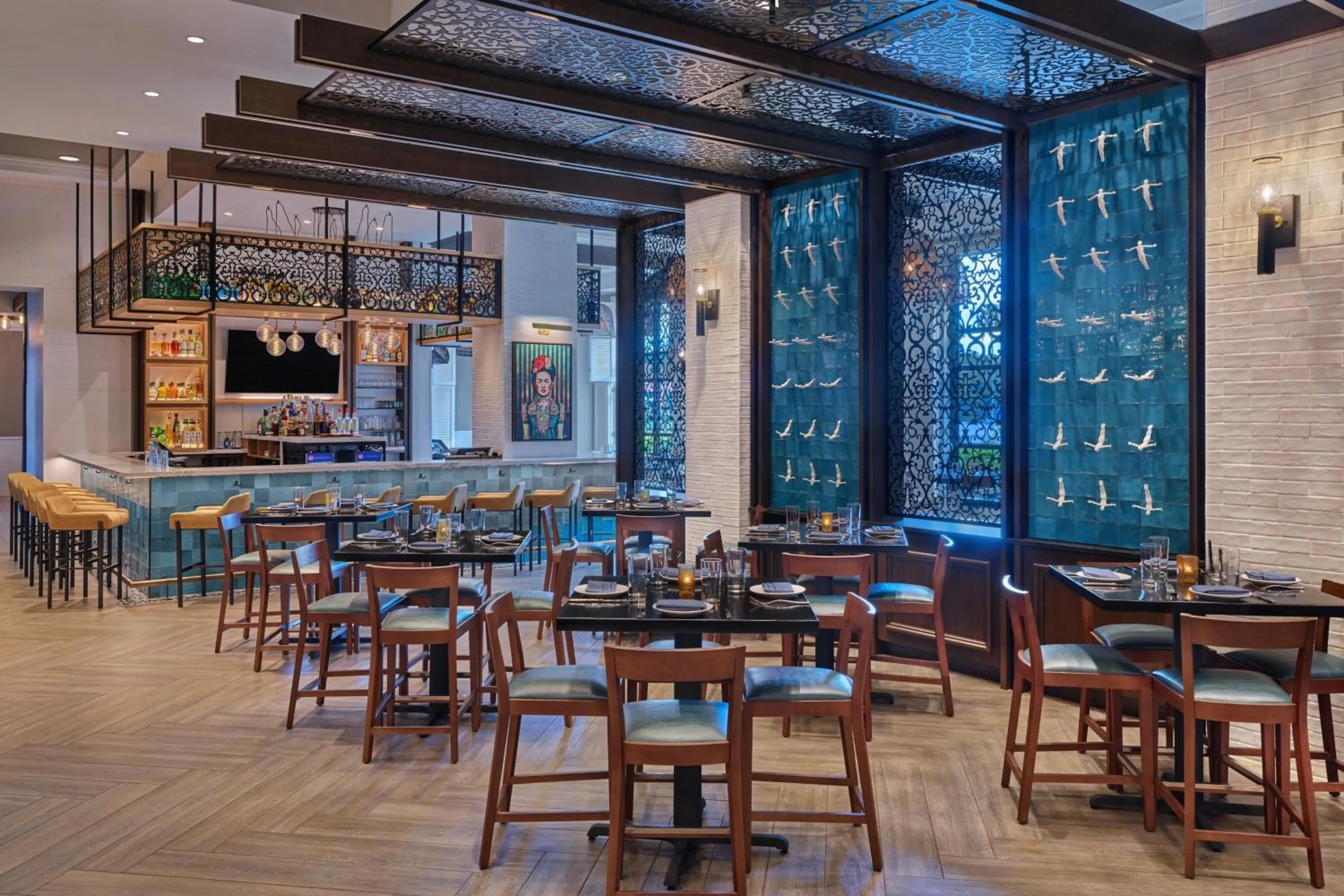 Restaurant/places to eat in Walt Disney World Swan