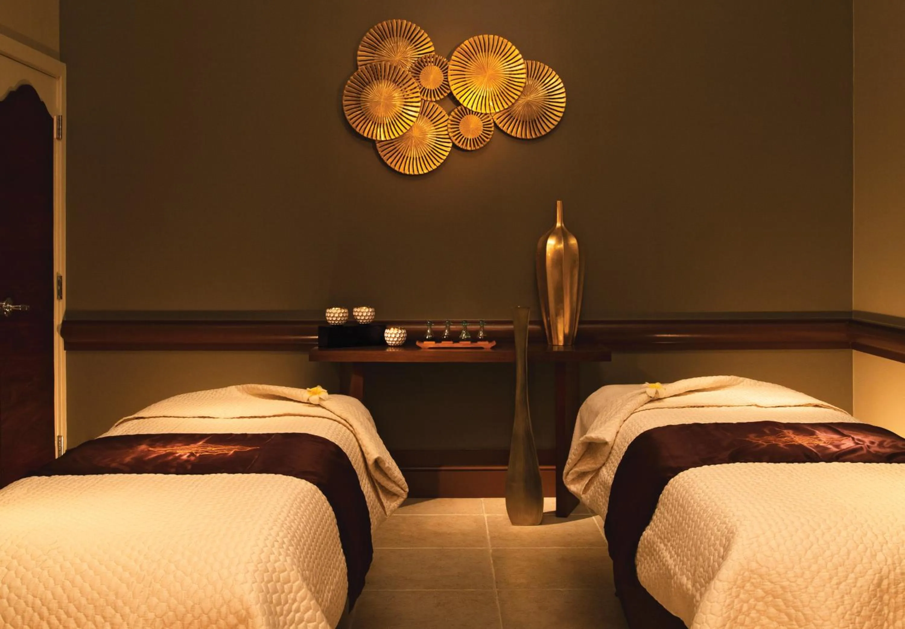 Spa and wellness centre/facilities, Bed in Walt Disney World Swan