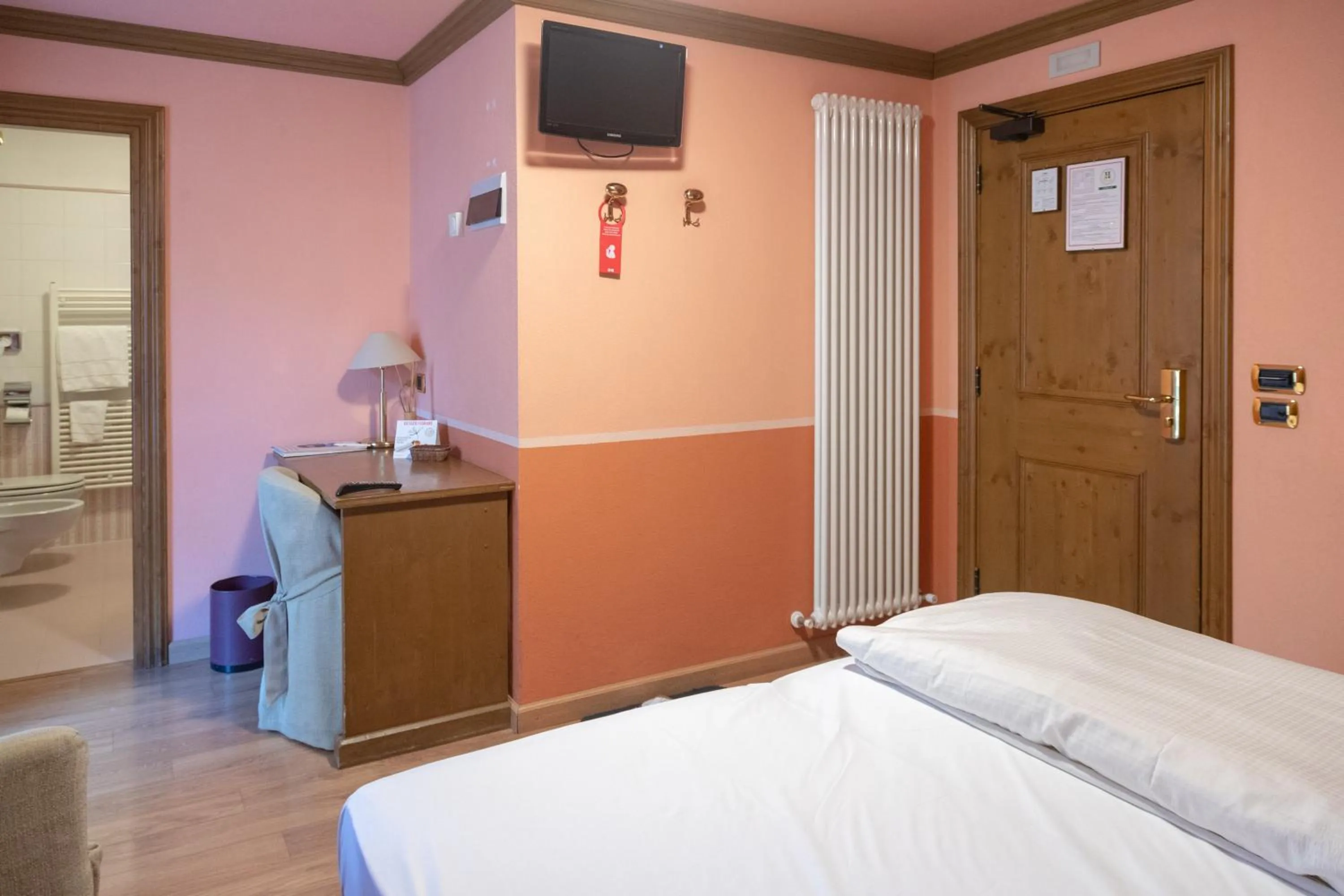 Photo of the whole room, Bed in Hotel Compagnoni