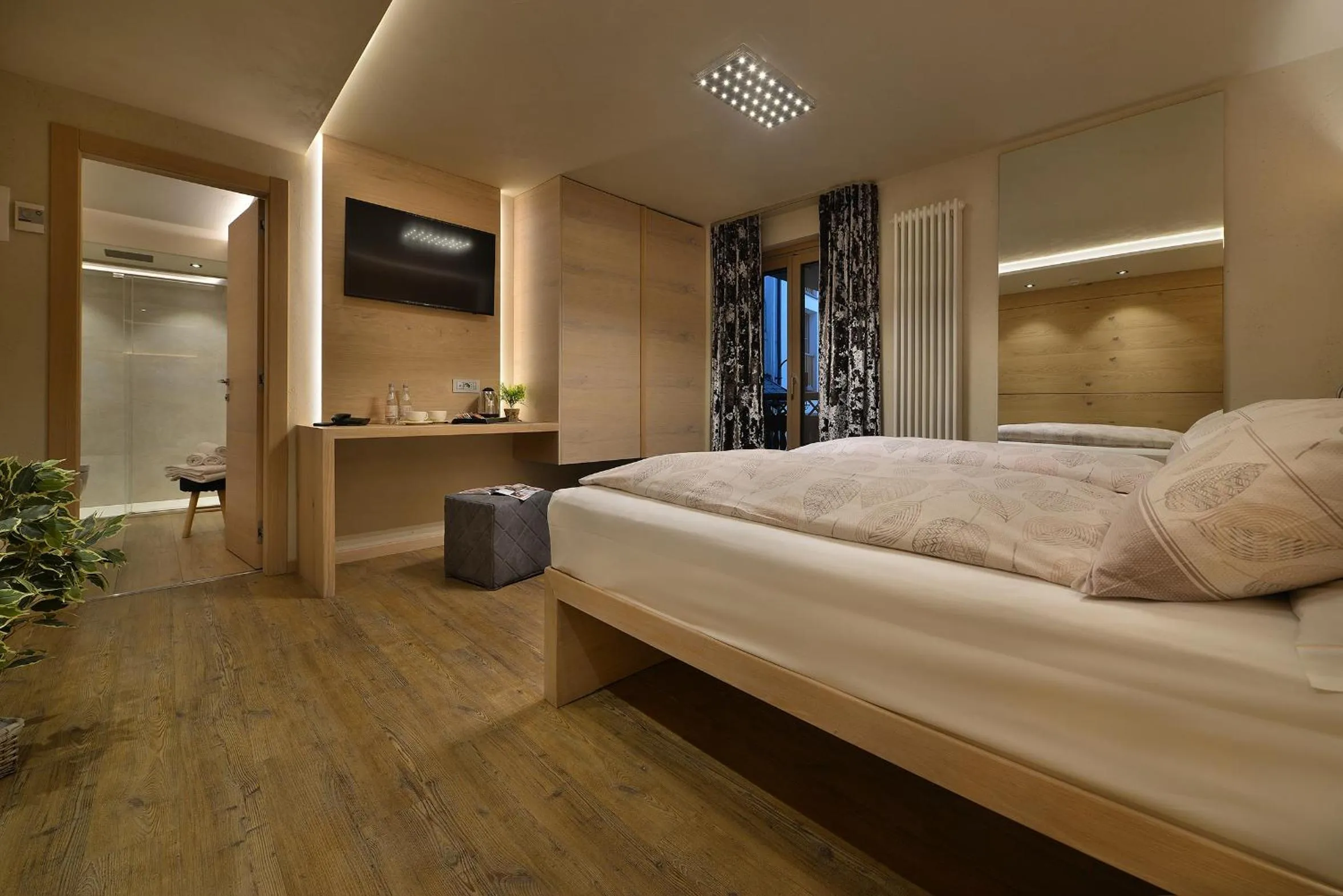 Bathroom, Bed in Hotel Compagnoni