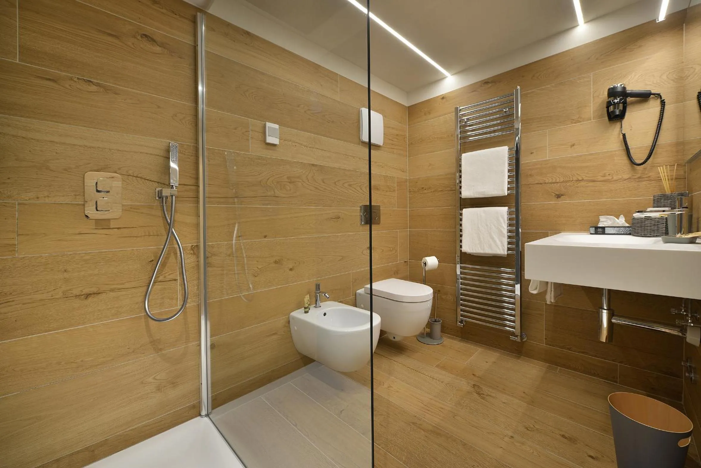 Shower in Hotel Compagnoni