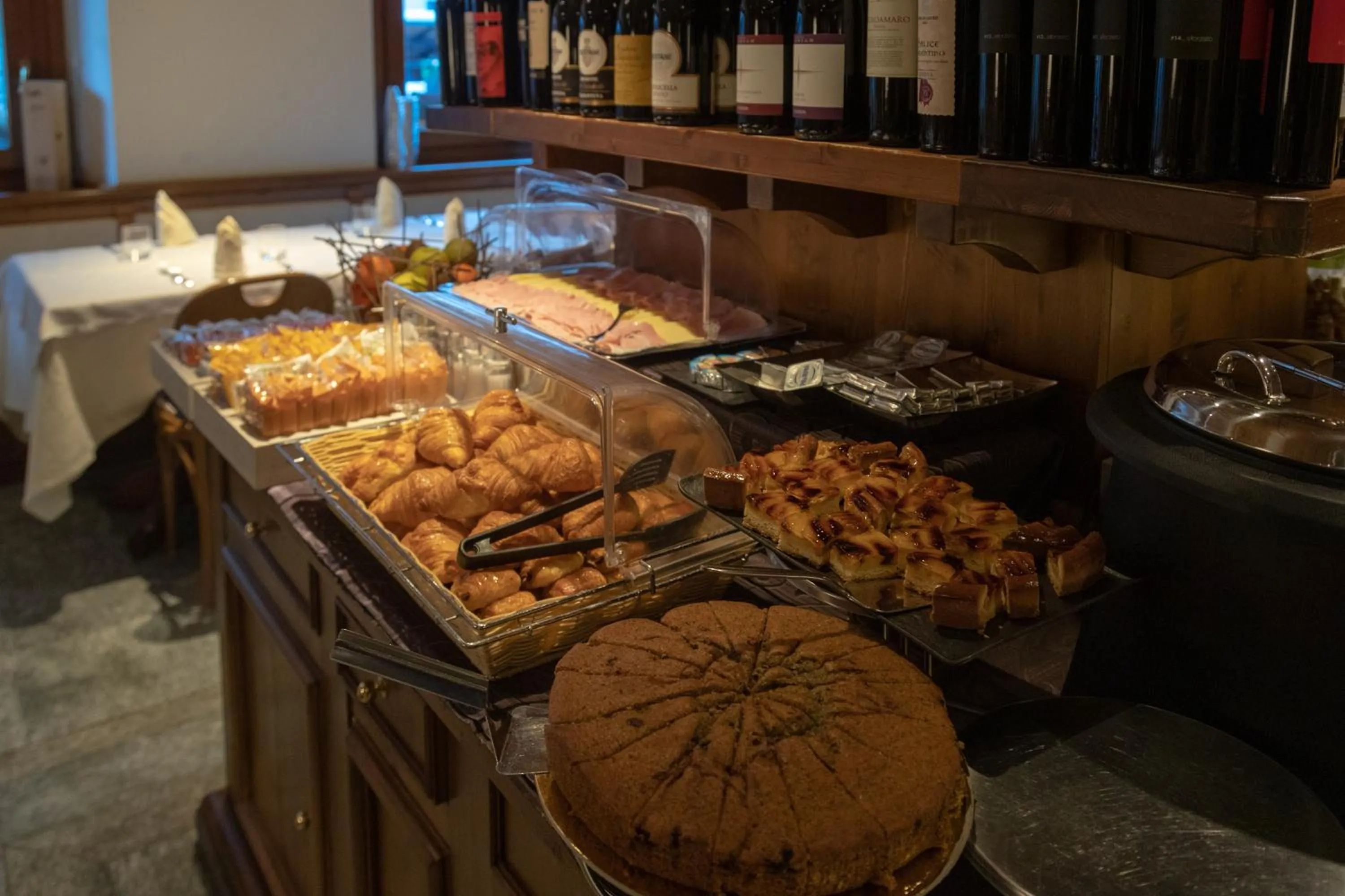 Restaurant/places to eat in Hotel Compagnoni