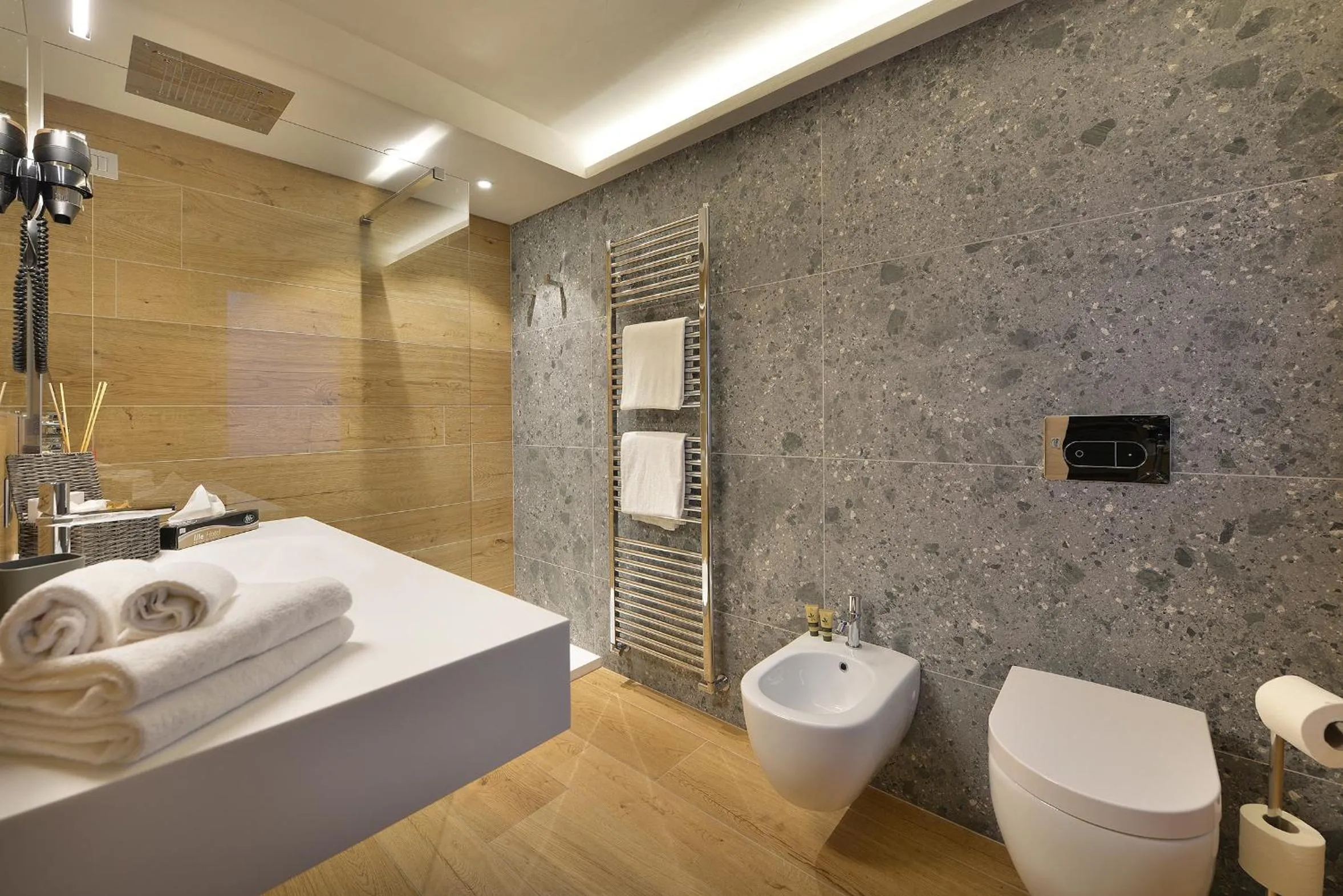 Shower in Hotel Compagnoni