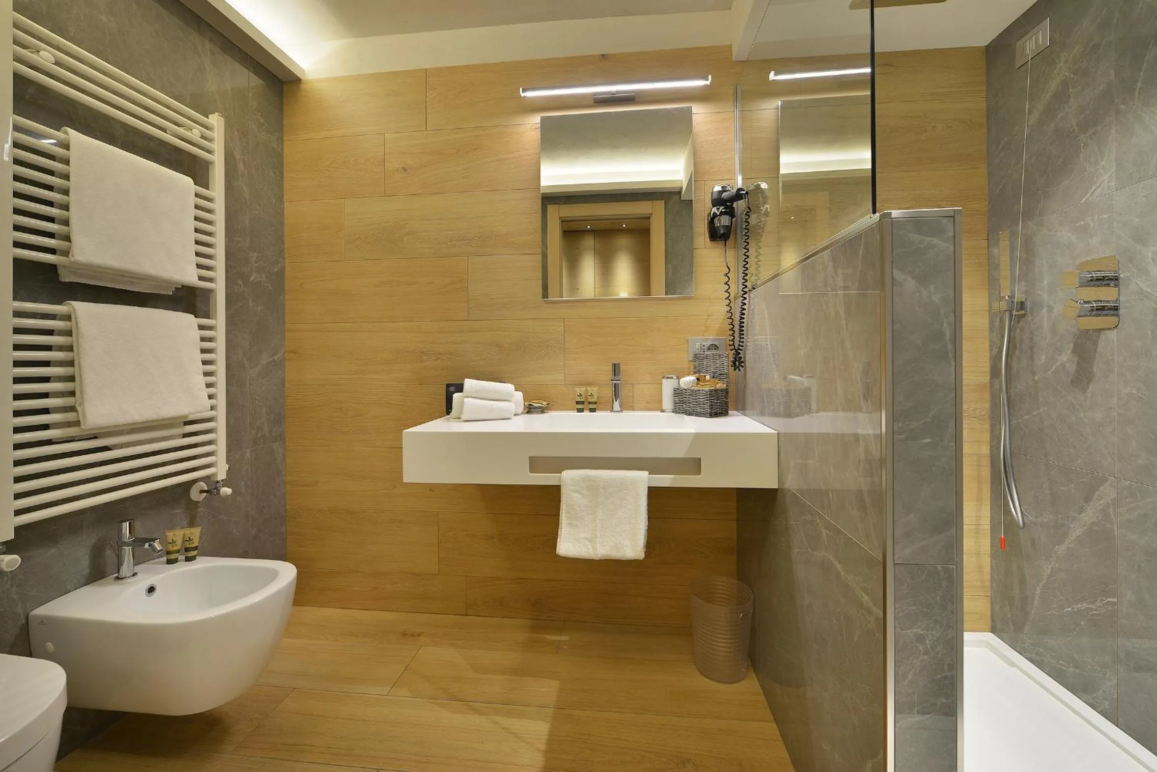 Shower in Hotel Compagnoni