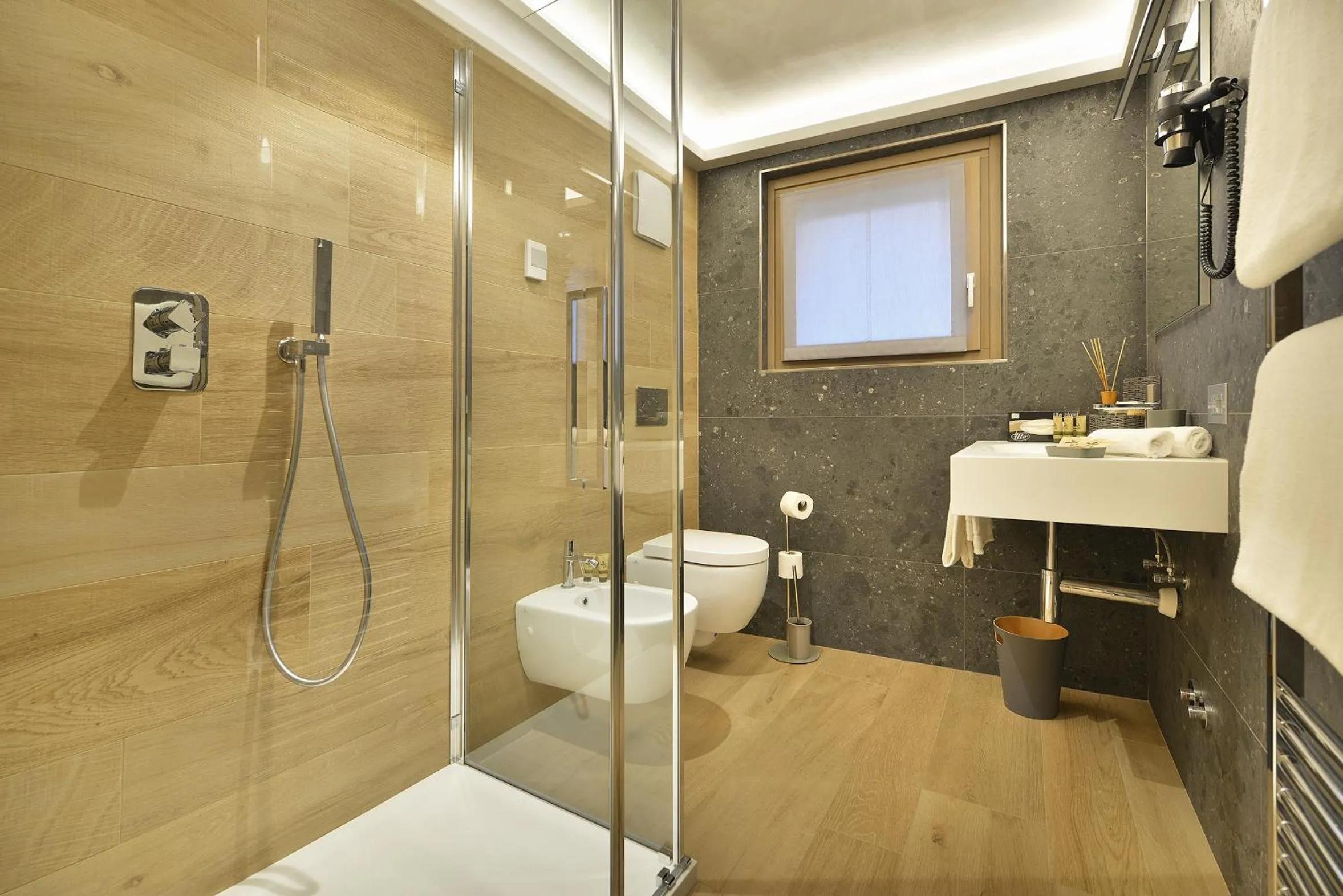 Shower in Hotel Compagnoni