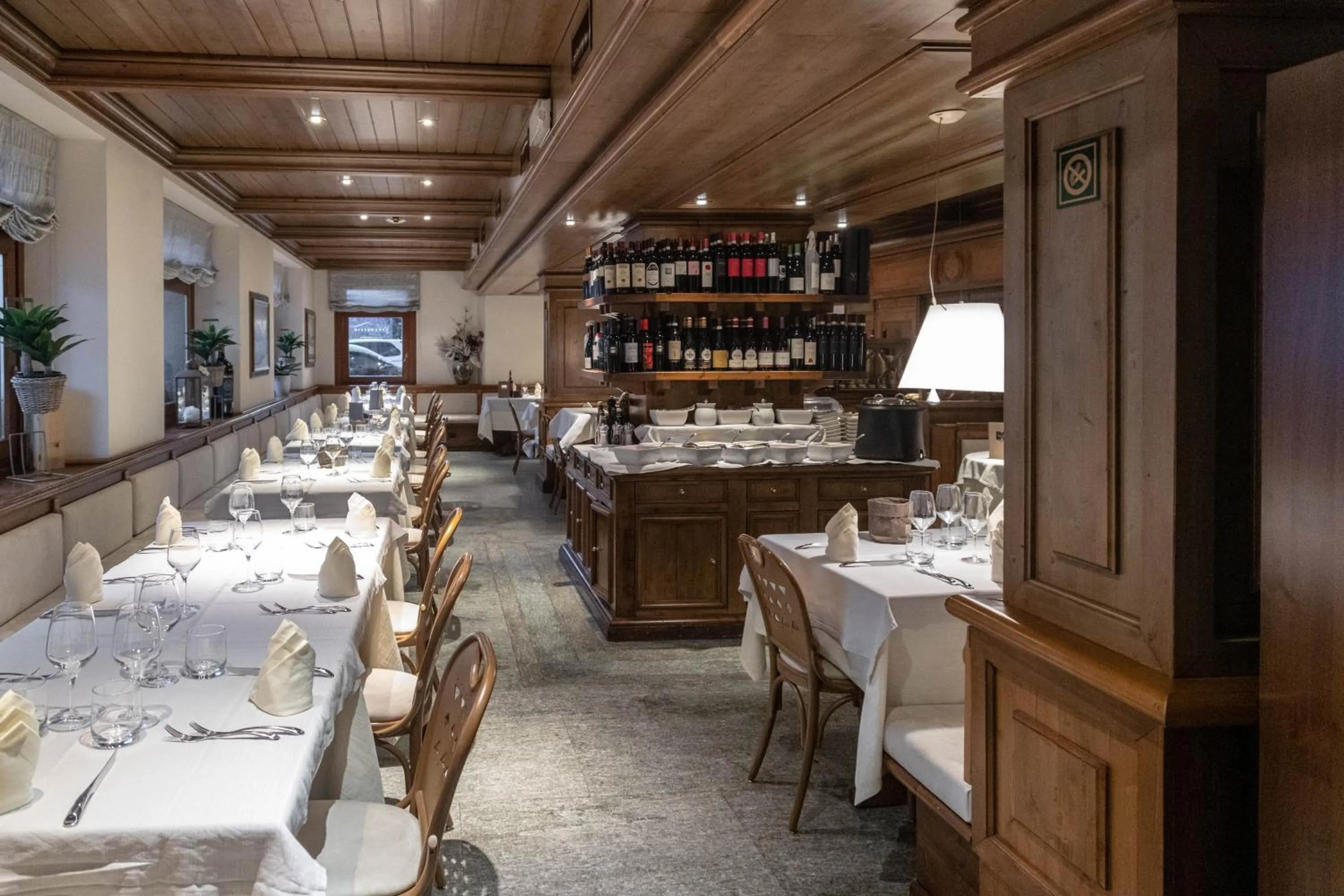 Restaurant/places to eat in Hotel Compagnoni