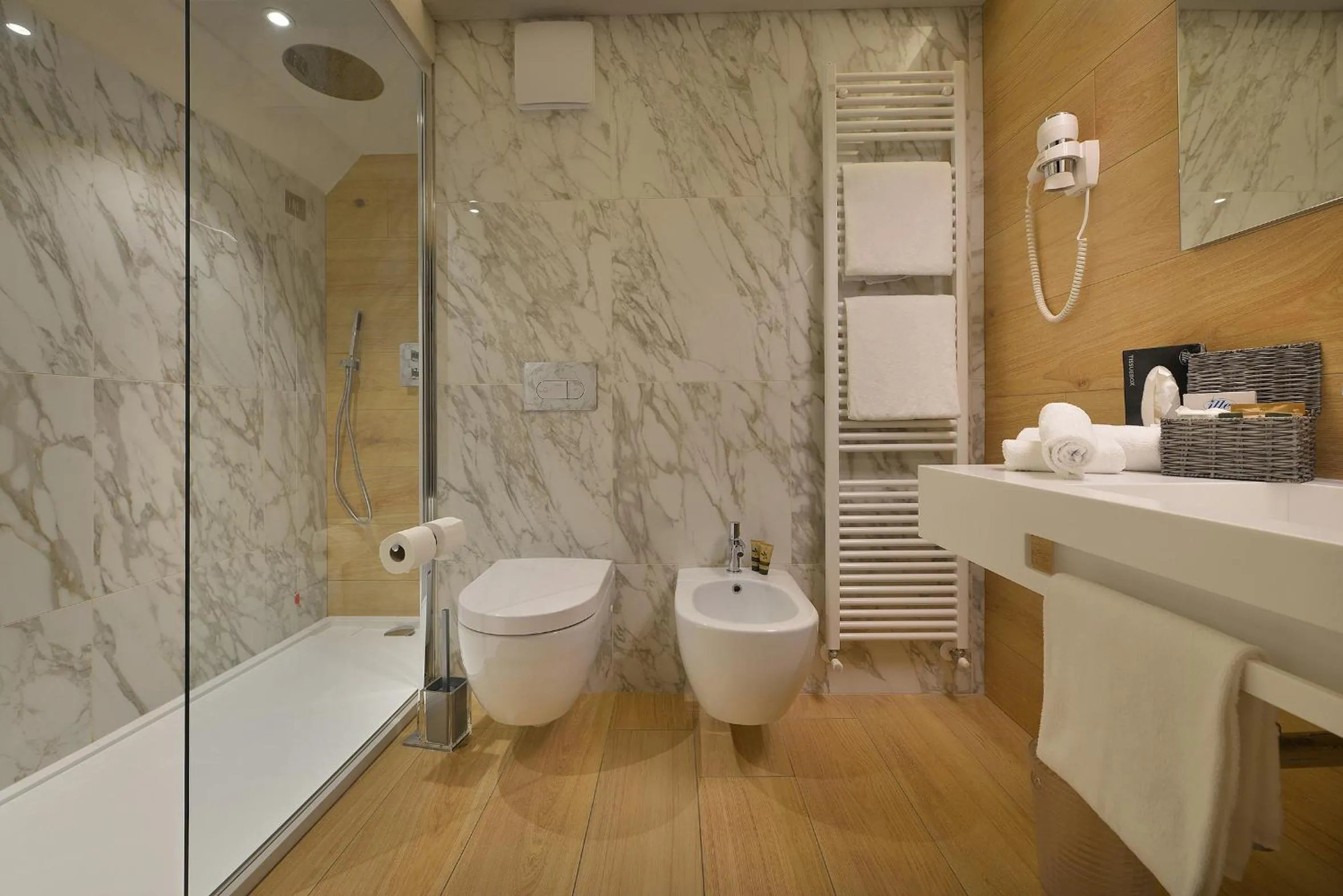 Shower in Hotel Compagnoni