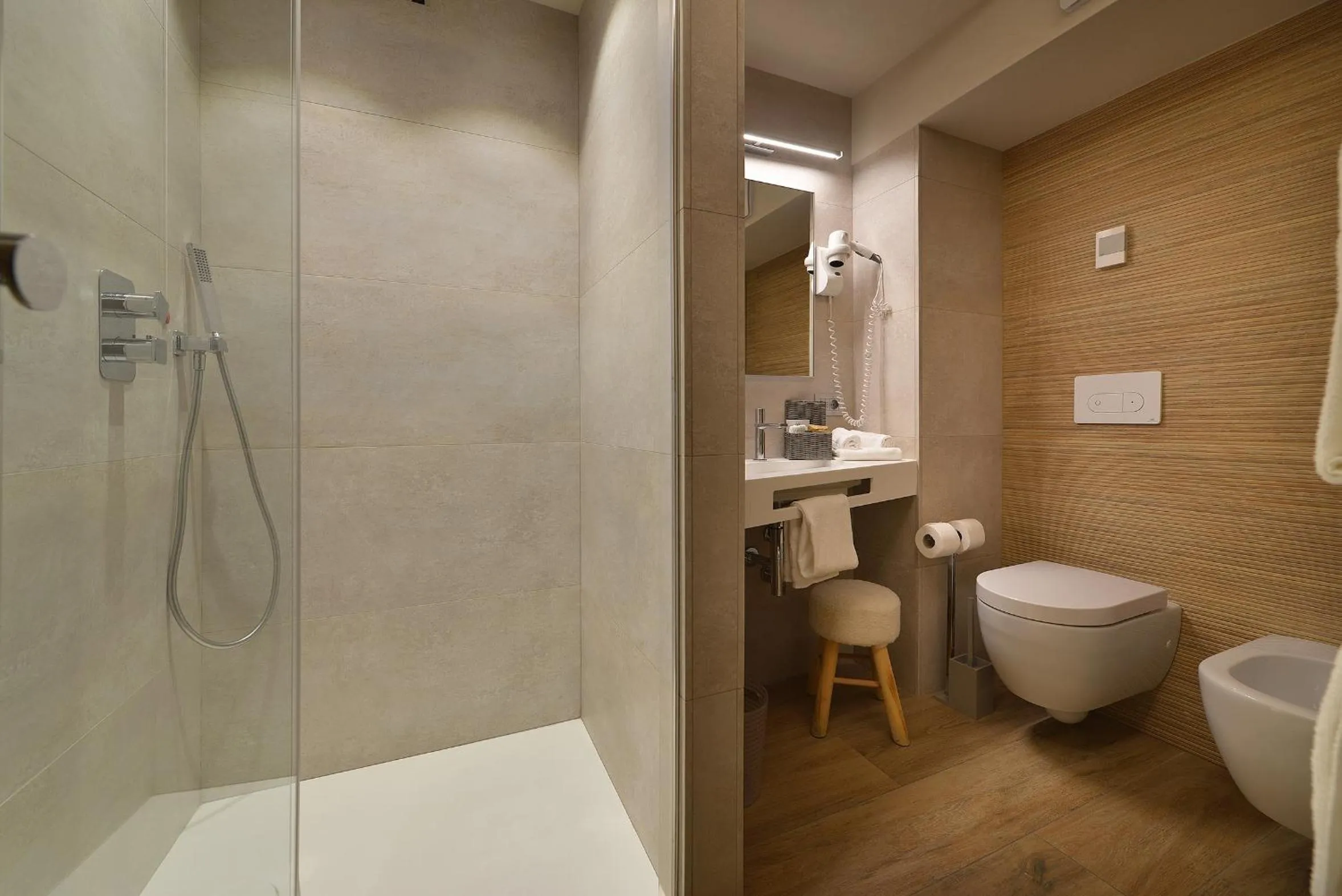 Shower in Hotel Compagnoni