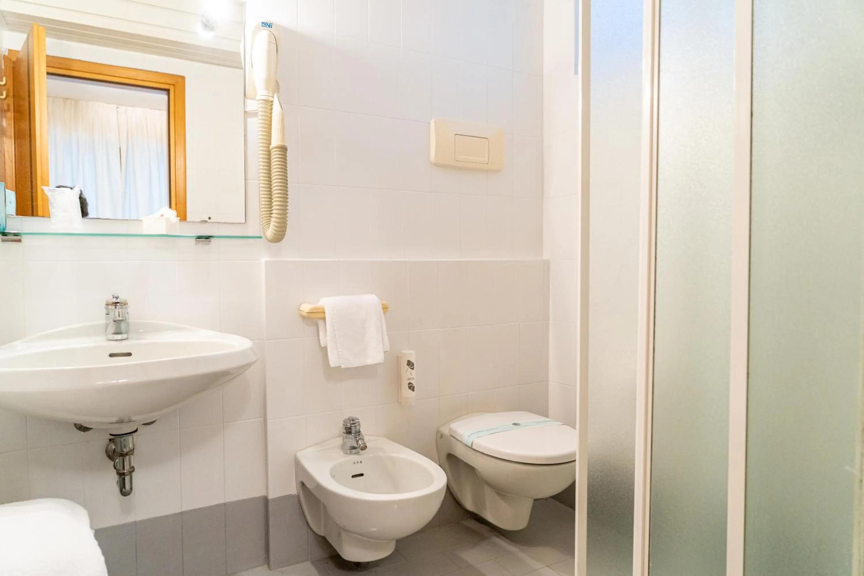 Shower in Hotel Désirée - Garda Lake Collection