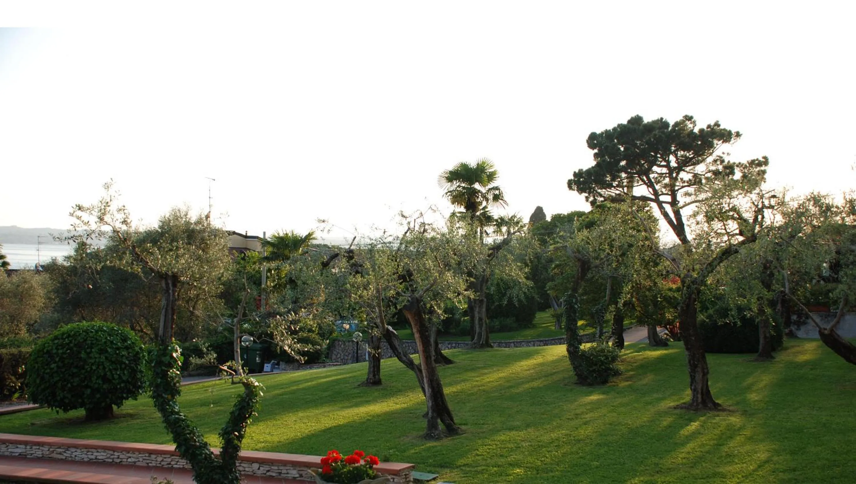 Garden in Hotel Désirée - Garda Lake Collection