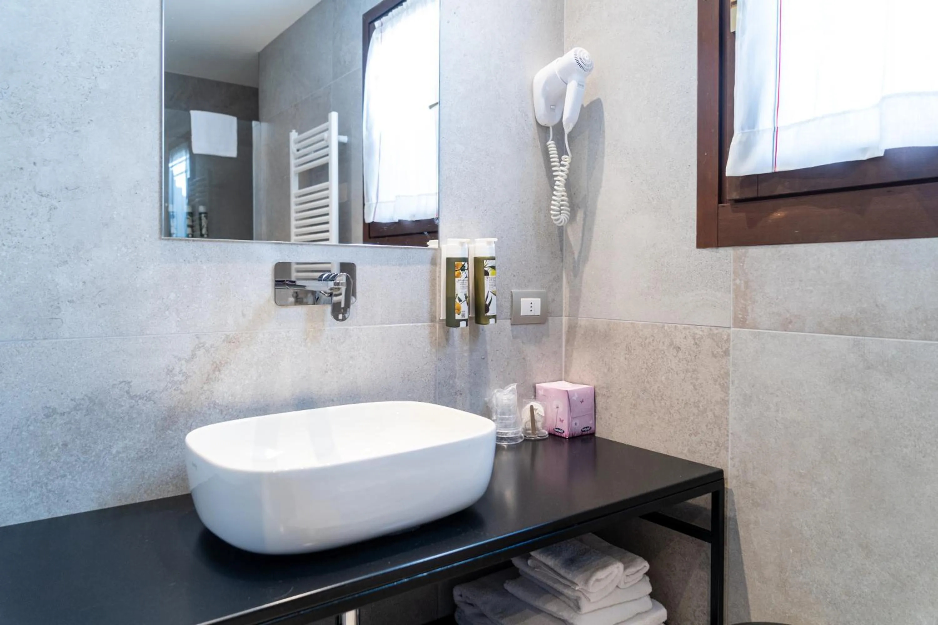 Bathroom in Hotel Désirée - Garda Lake Collection