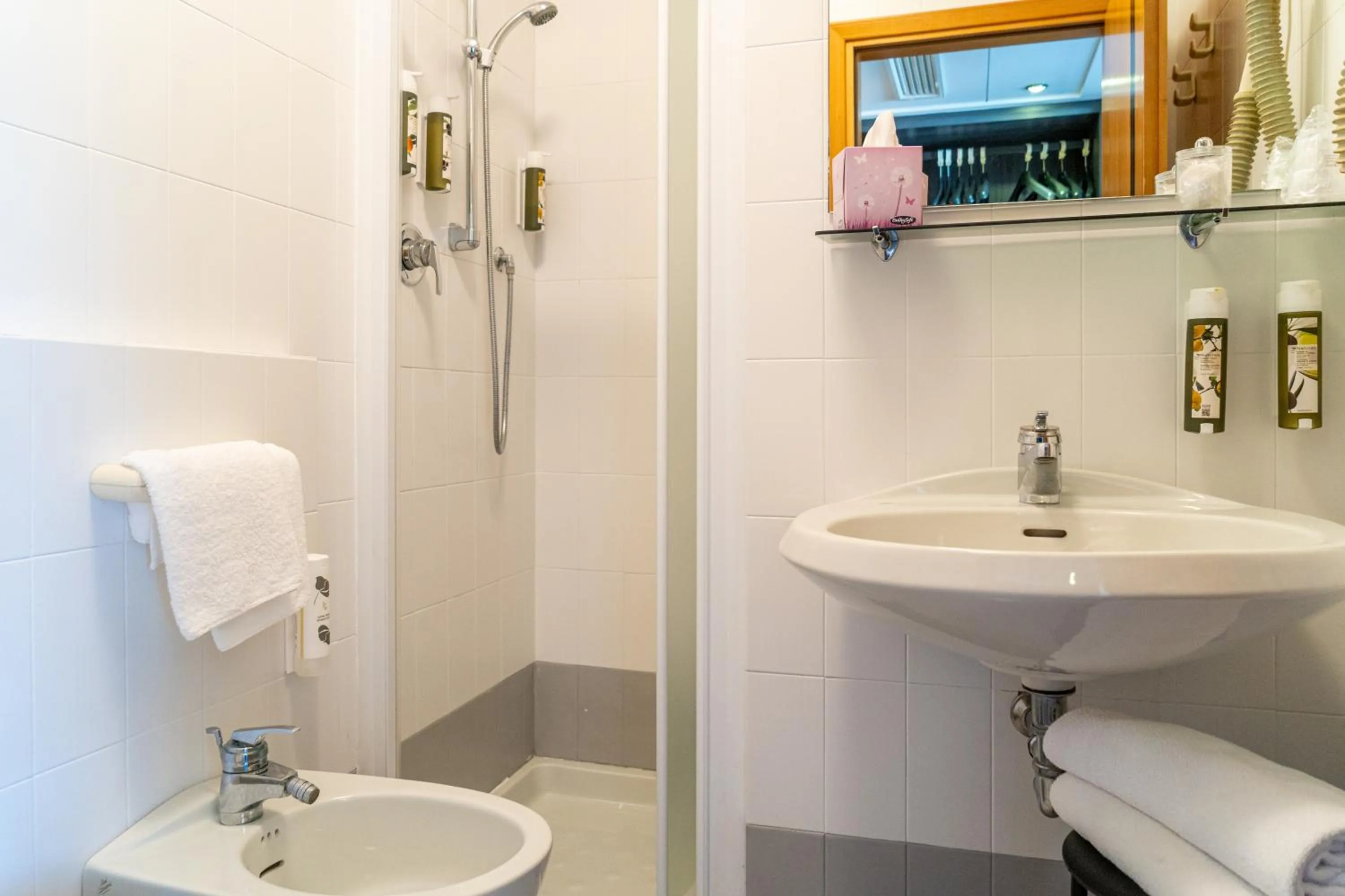 Shower in Hotel Désirée - Garda Lake Collection