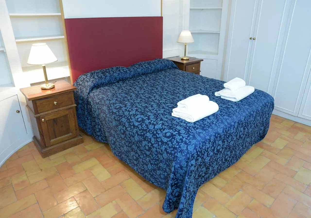 Bedroom, Bed in Farnese 48