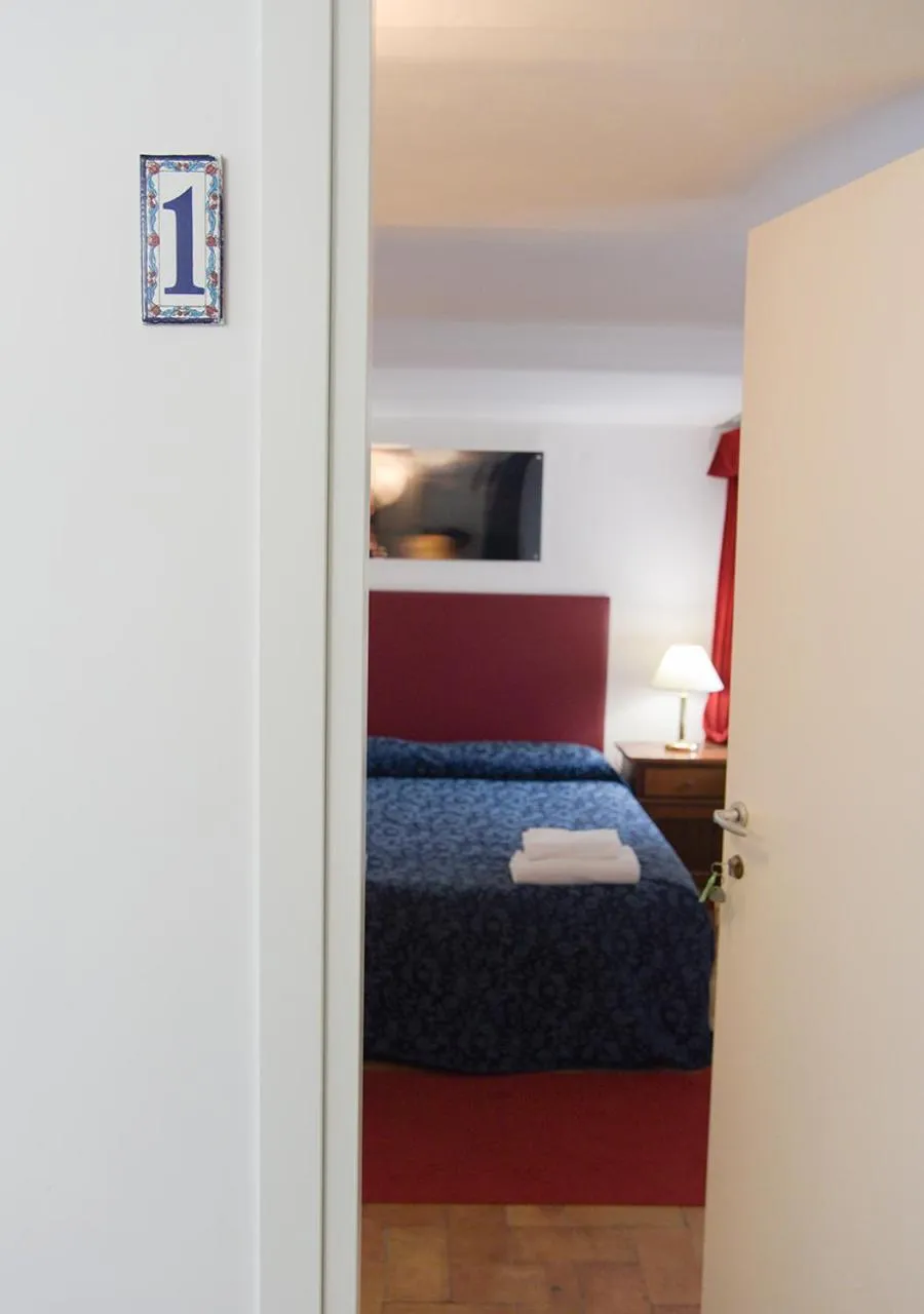 Bedroom, Bed in Farnese 48