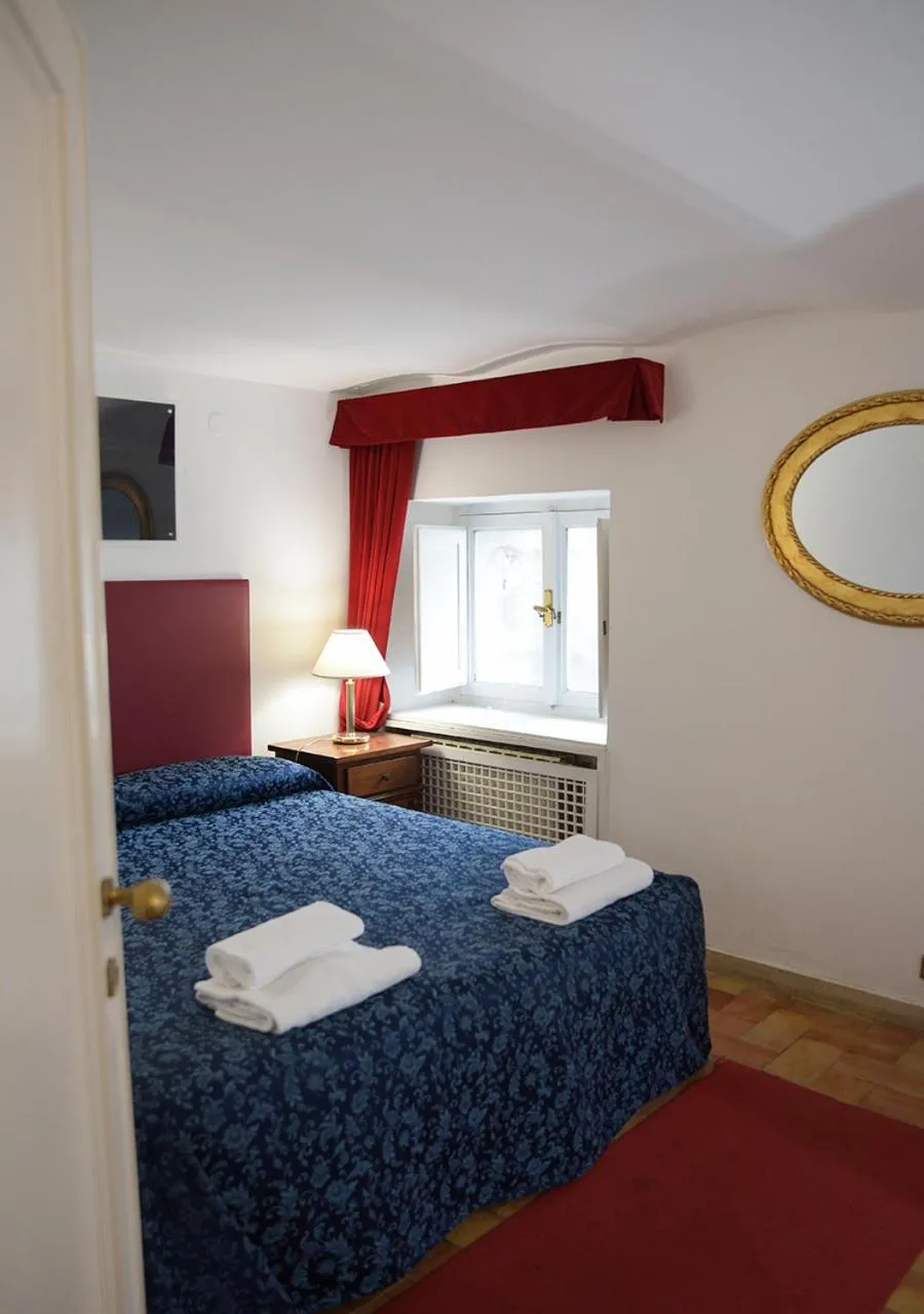 Bedroom, Bed in Farnese 48