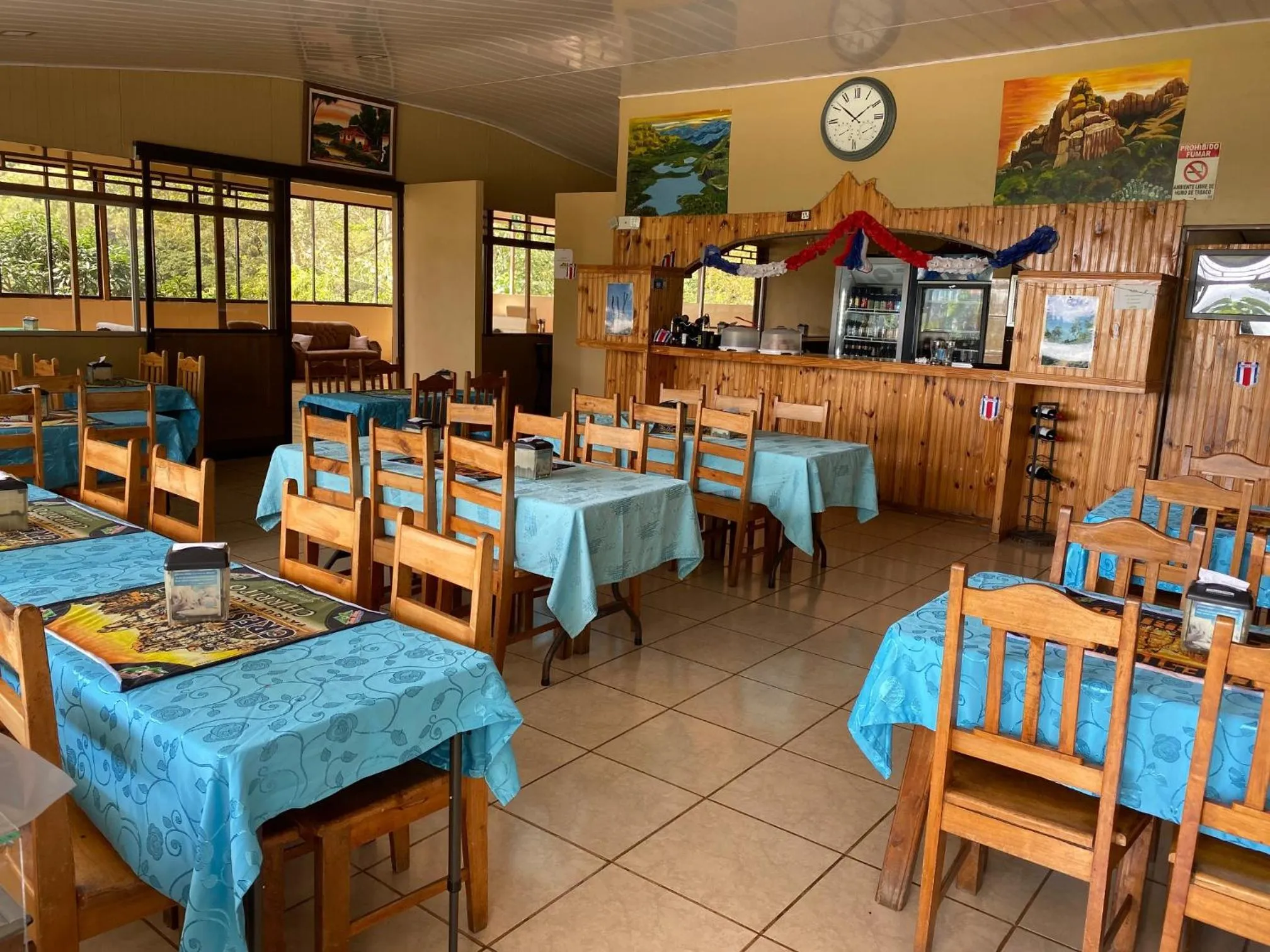 Restaurant/places to eat in Hotel Uran