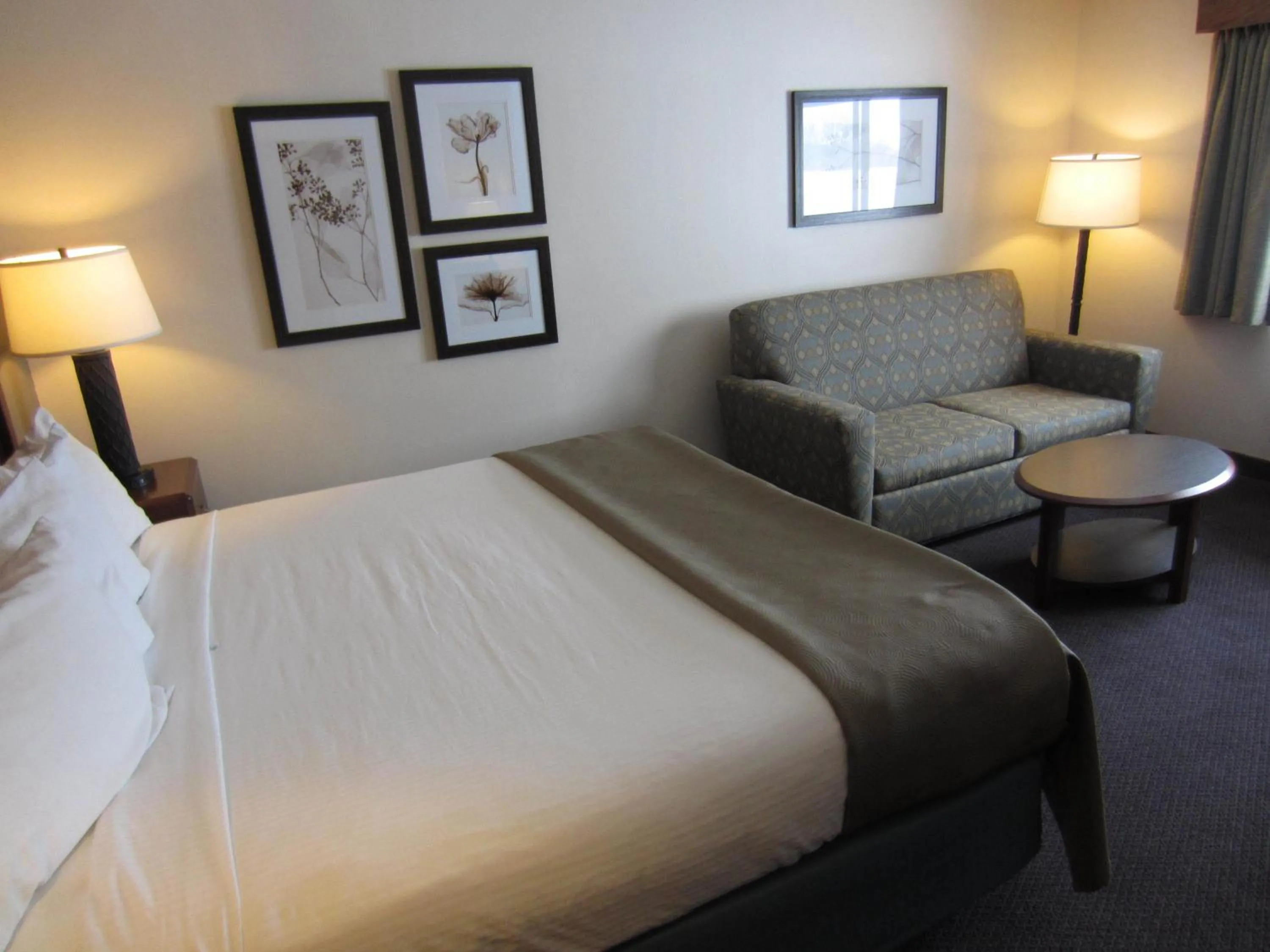 Decorative detail, Bed in AmericInn by Wyndham Hutchinson