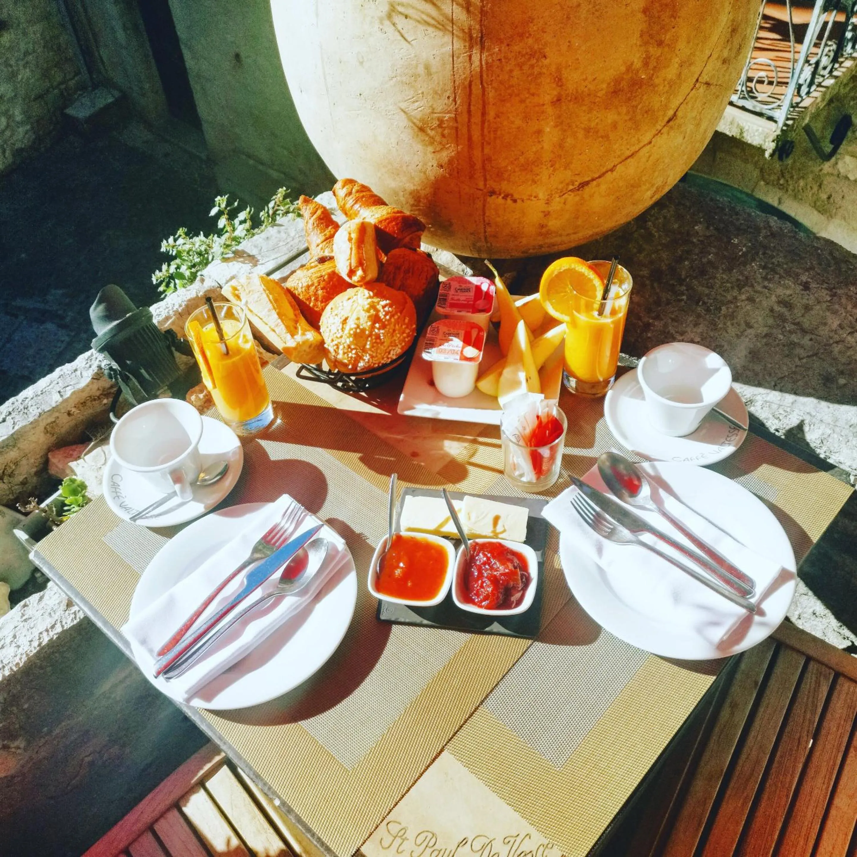 Food and drinks in Hostellerie de la fontaine