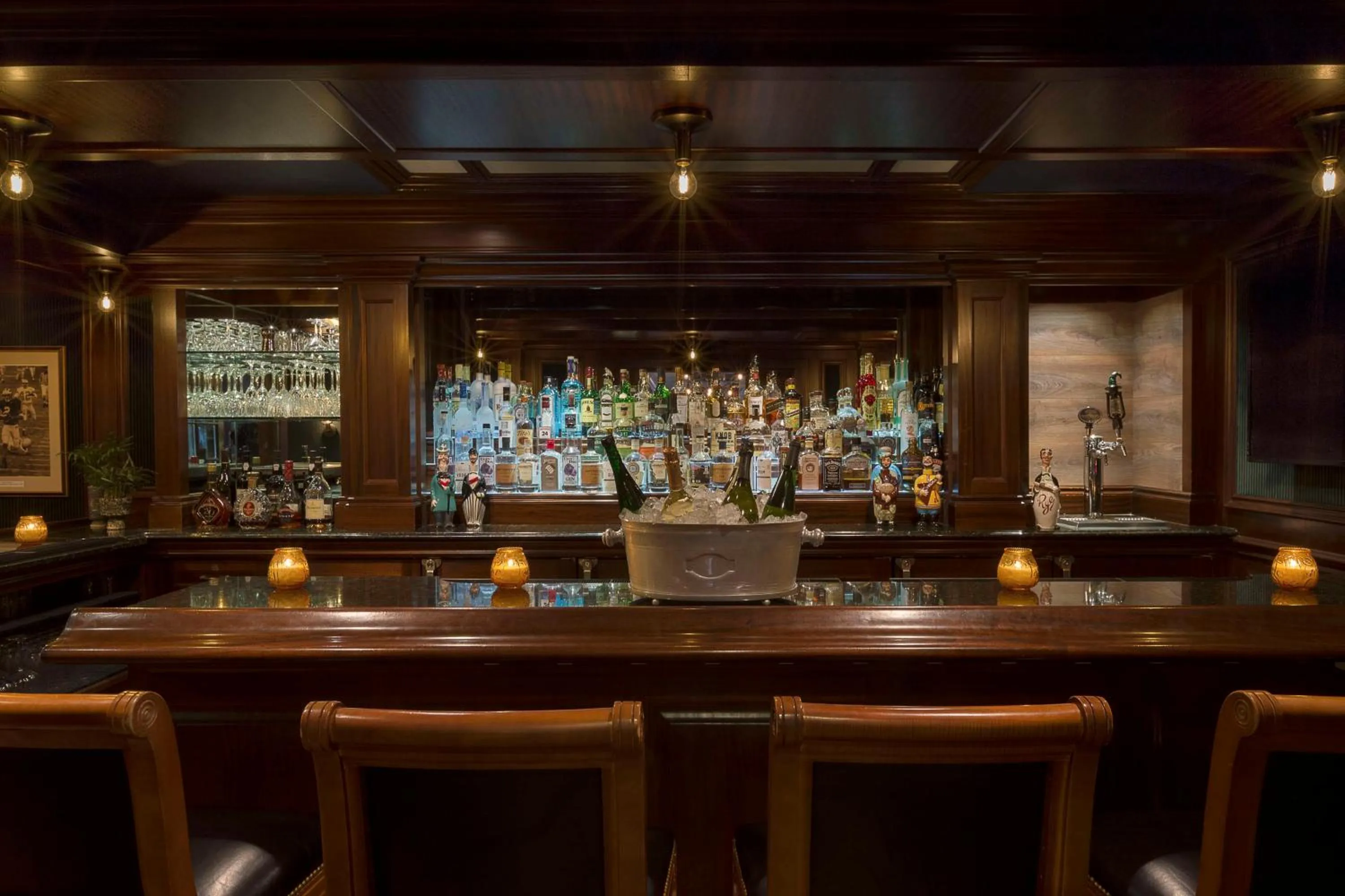 Lounge or bar in Graduate by Hilton Ann Arbor