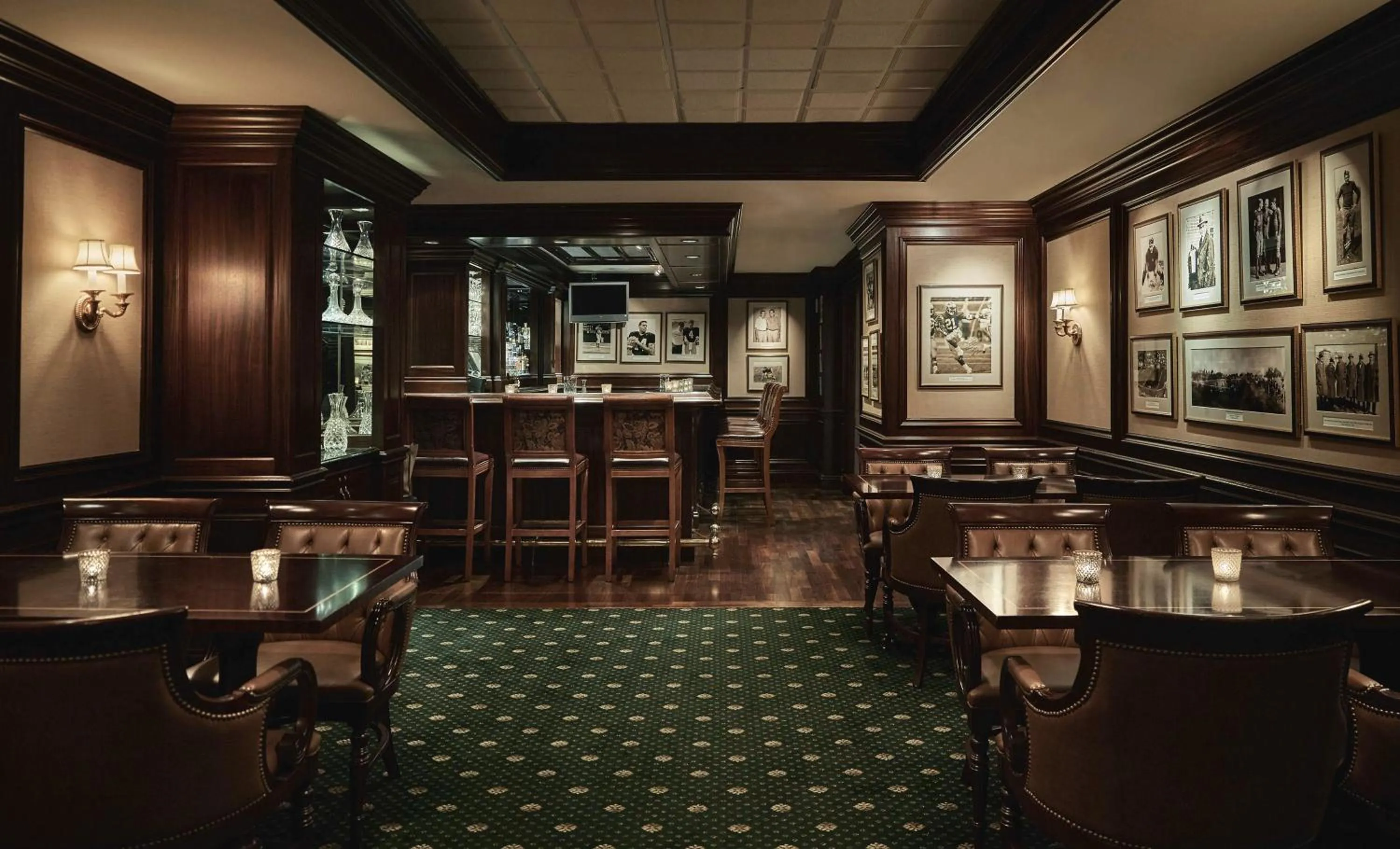 Lounge or bar in Graduate by Hilton Ann Arbor