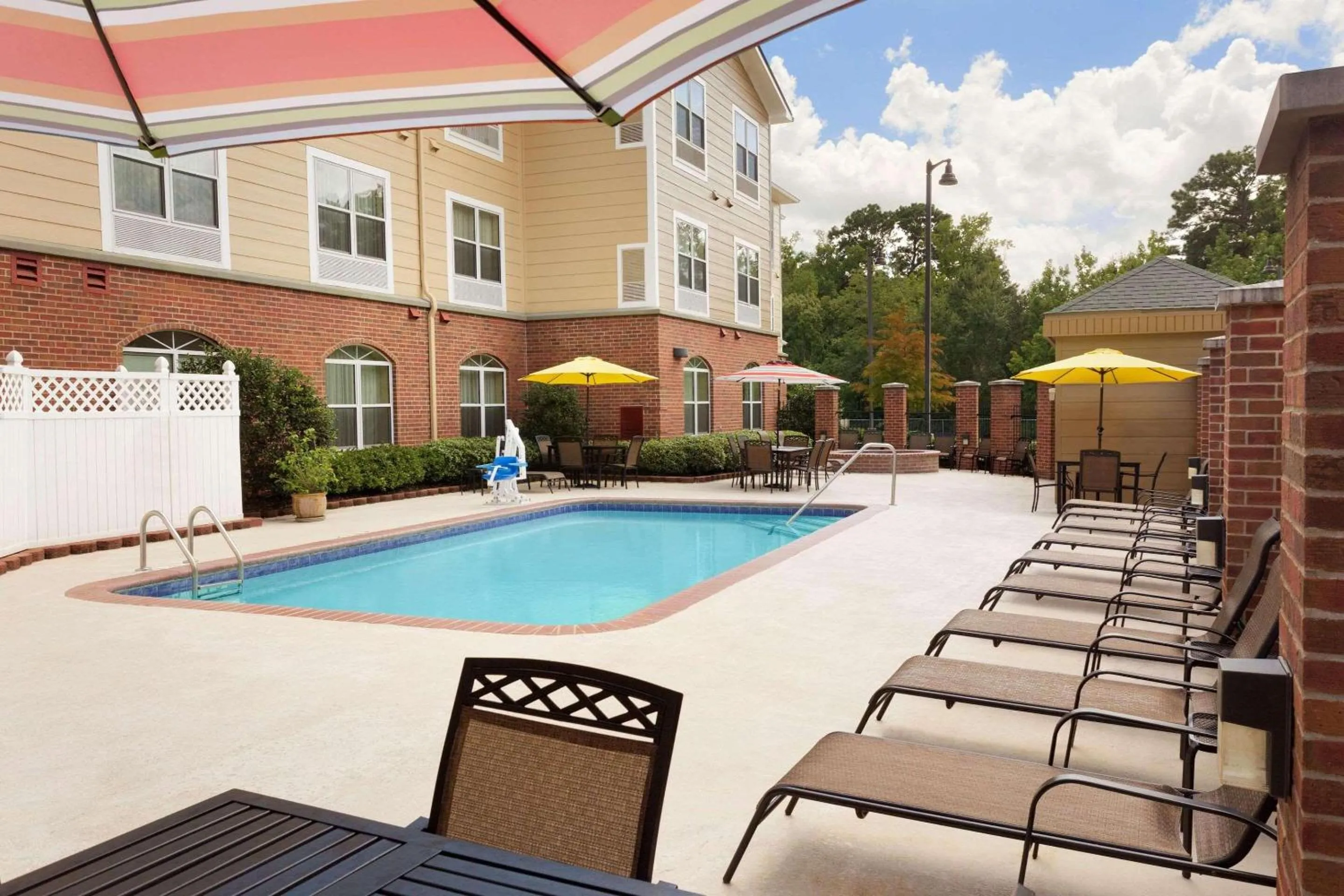 Swimming pool in Country Inn & Suites by Radisson, Pineville, LA