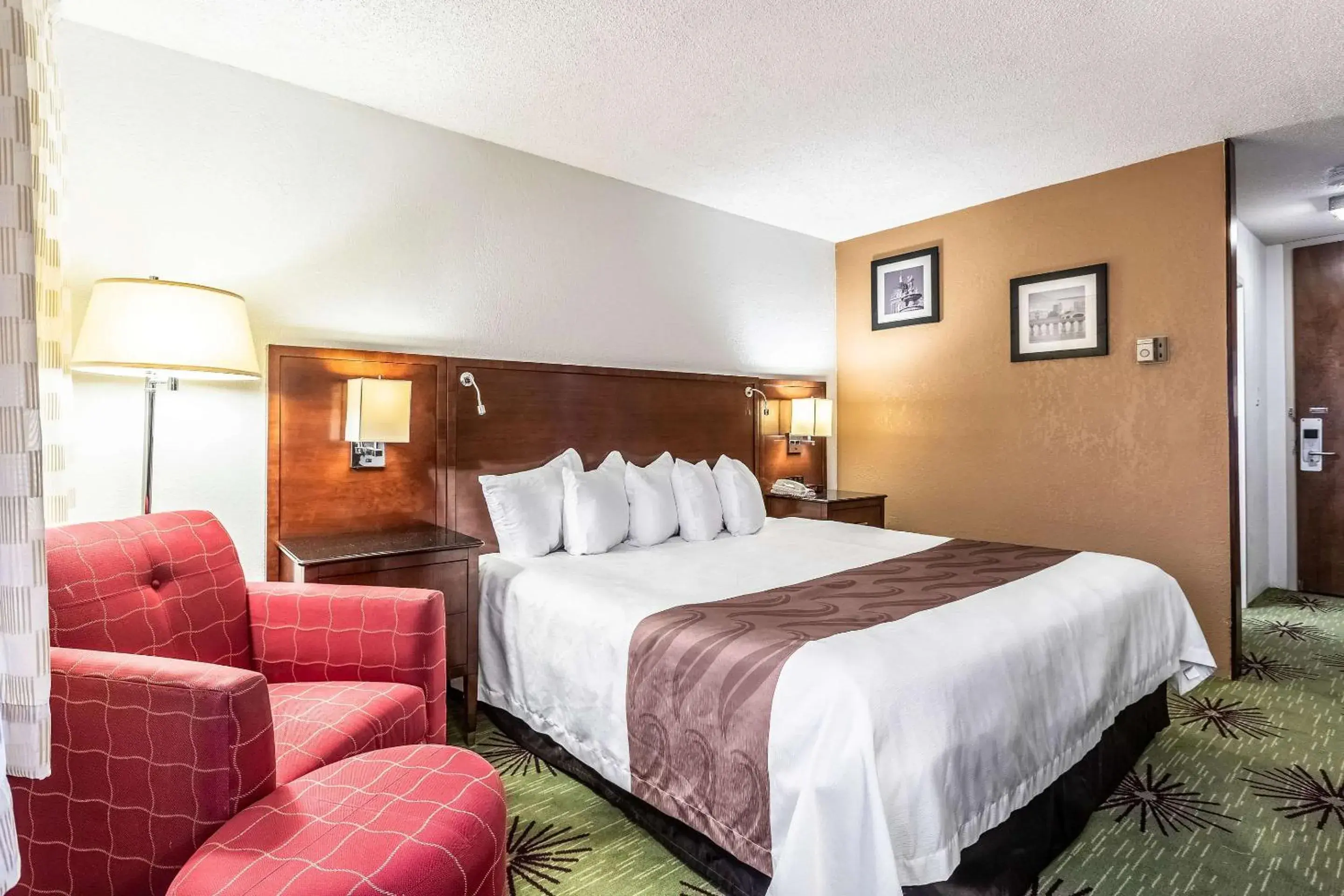 King Room - Non-Smoking in Quality Inn & Suites Albert Lea King Room - Non-Smoking in Quality Inn & Suites Albert Lea