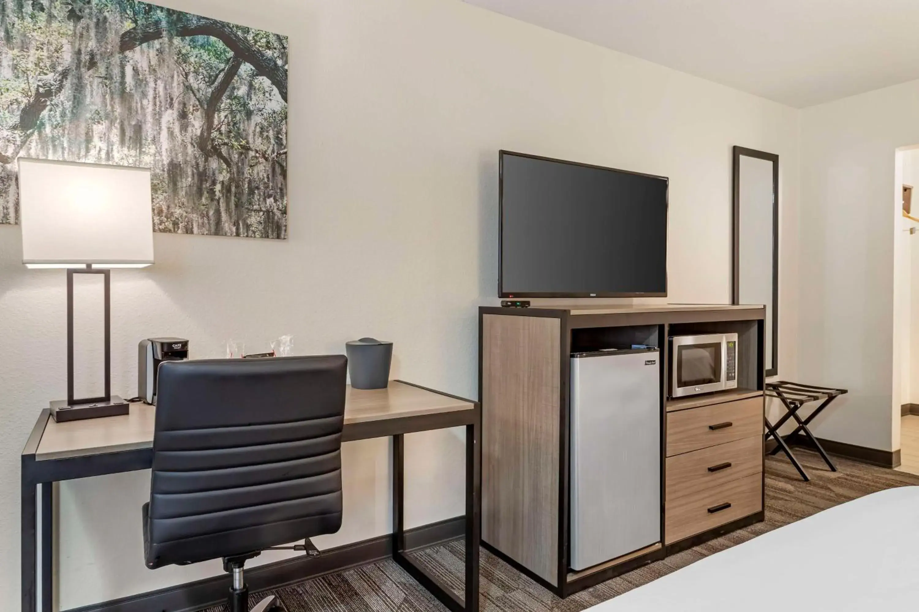 Queen Room with Two Queen Beds in Best Western of Alexandria Inn & Suites & Conference Center Queen Room with Two Queen Beds in Best Western of Alexandria Inn & Suites & Conference Center