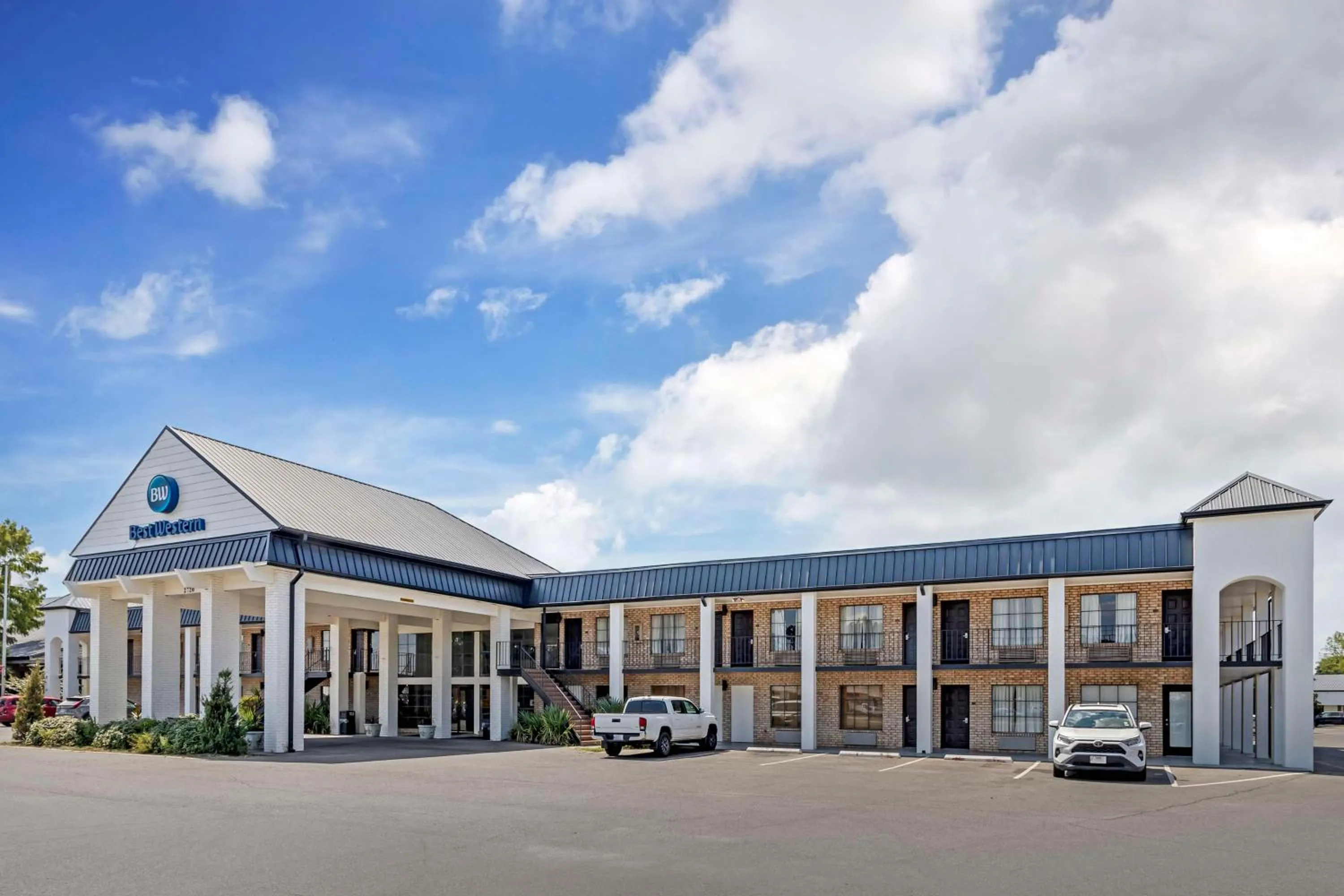 Property building in Best Western of Alexandria Inn & Suites & Conference Center