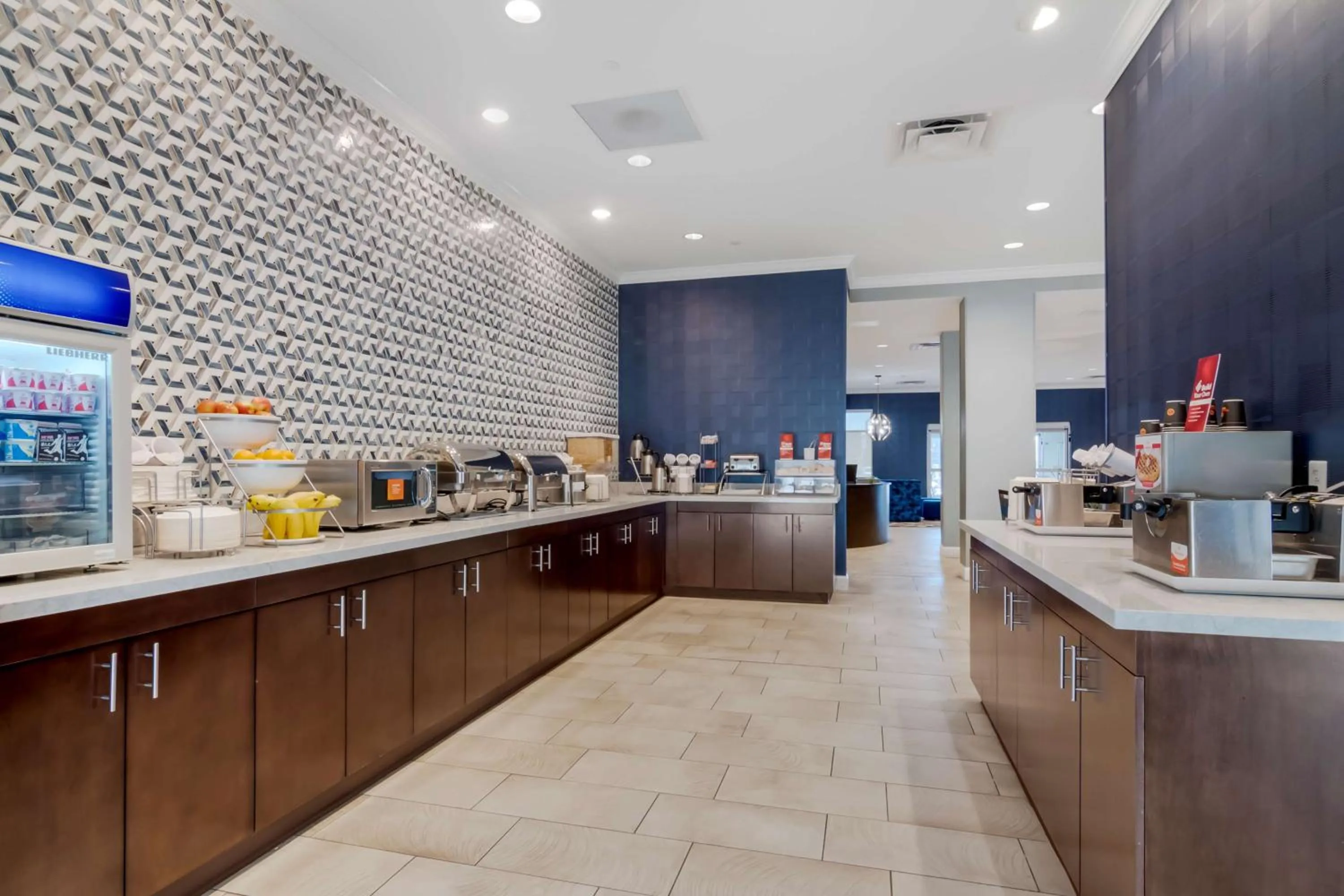 Breakfast in Best Western Plus St. Louis Airport Hotel