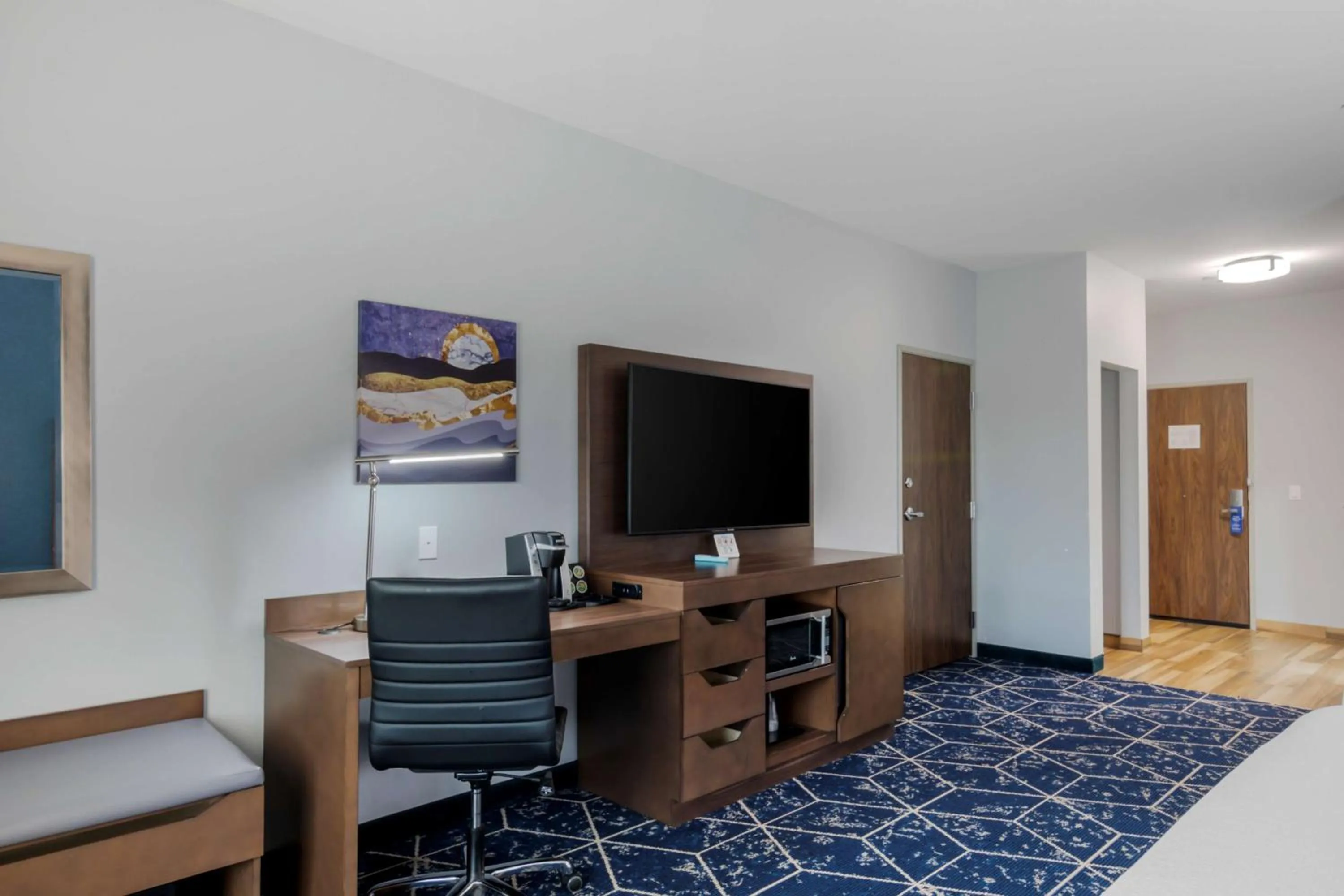 TV and multimedia in Best Western Plus St. Louis Airport Hotel