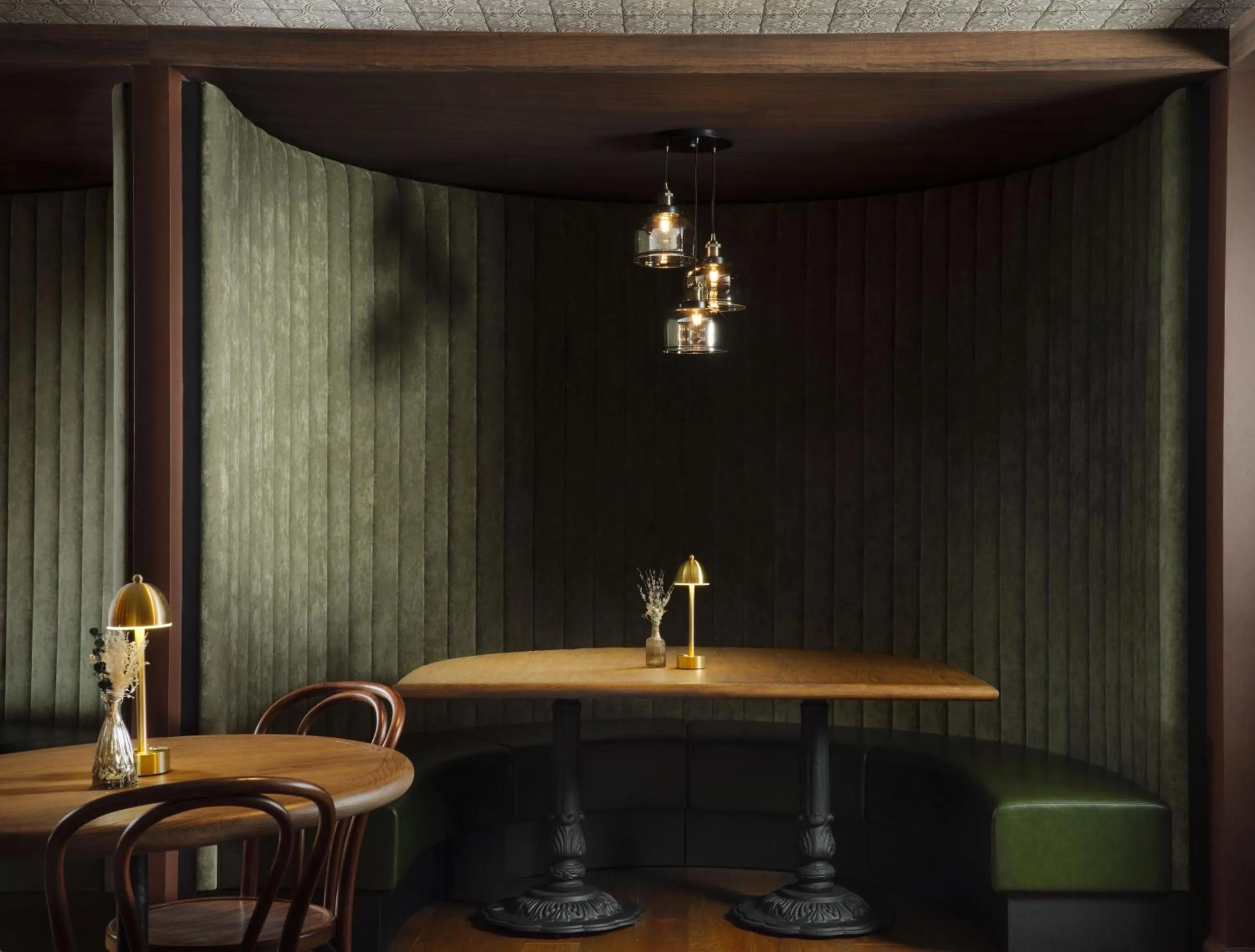 Dining area in Hotel Alpenrock Breckenridge, Curio Collection by Hilton