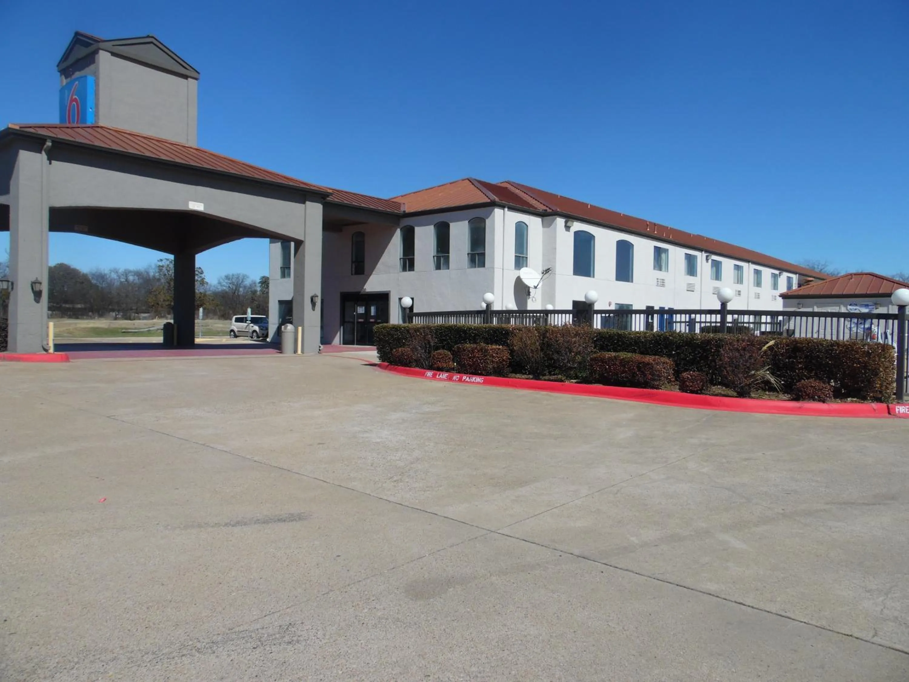 Property building in Motel 6-Ennis, TX