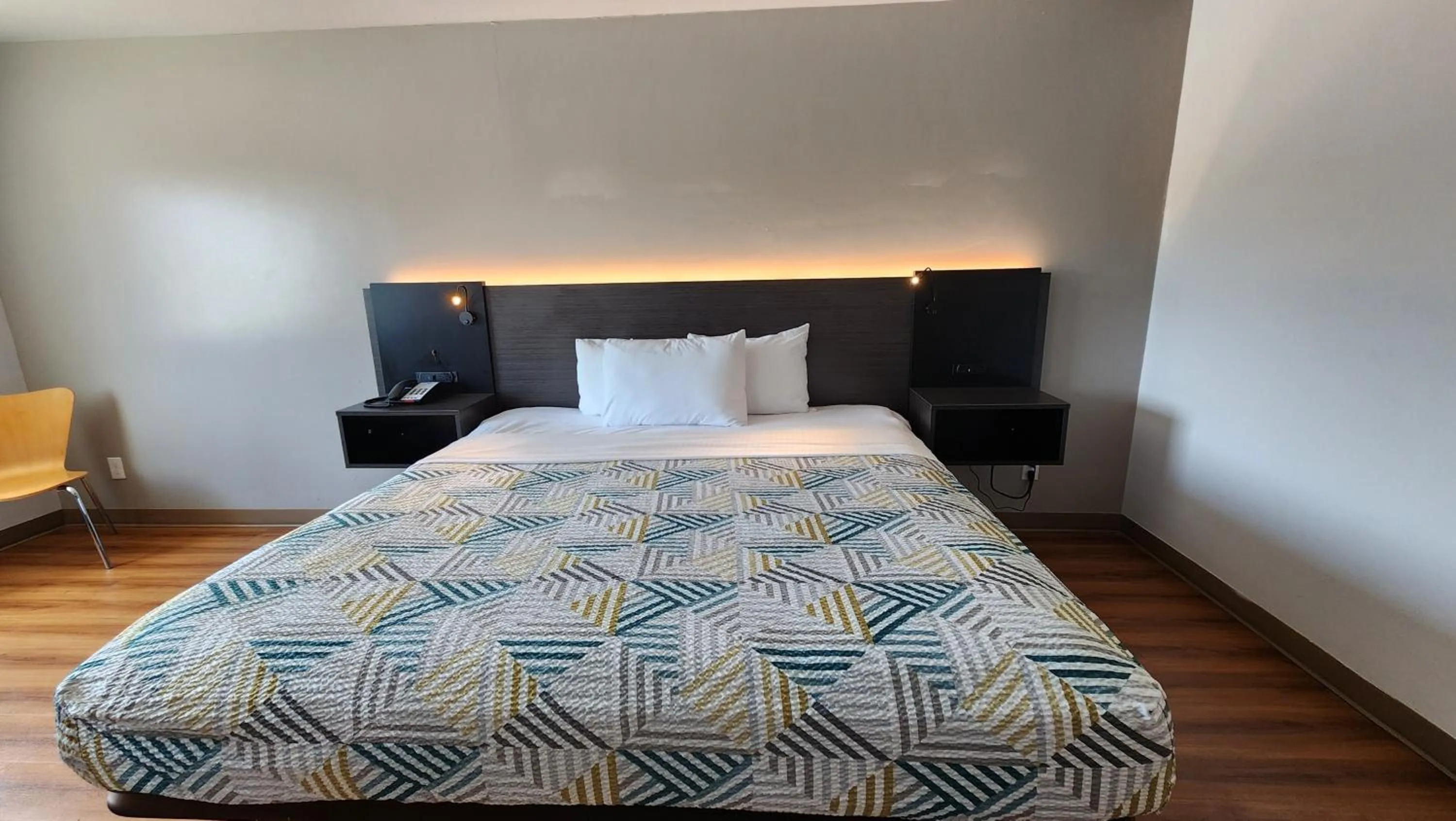 Bedroom, Bed in Motel 6-Ennis, TX