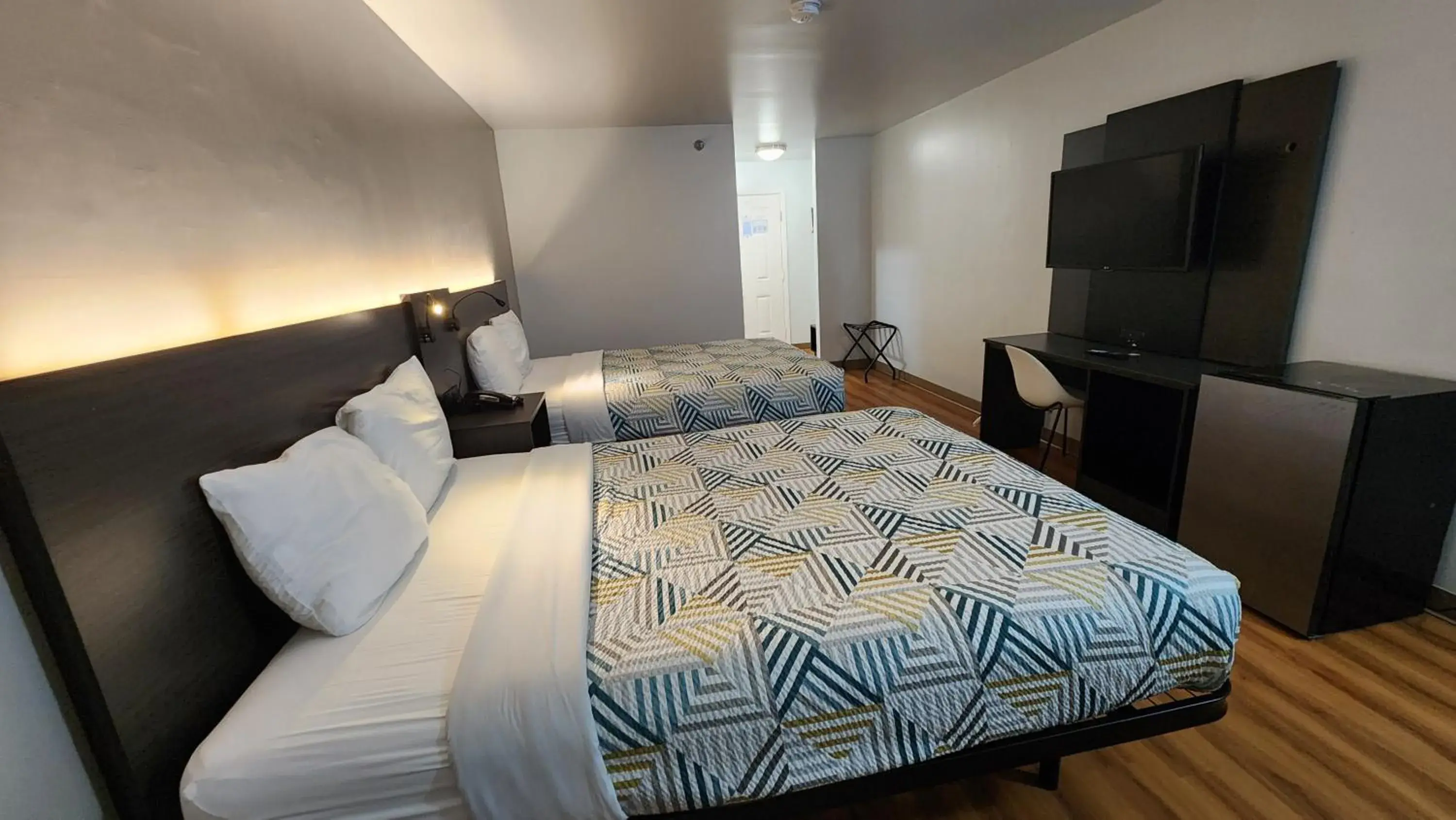 Queen Room with Two Queen Beds - Smoking in Motel 6-Ennis, TX Queen Room with Two Queen Beds - Smoking in Motel 6-Ennis, TX