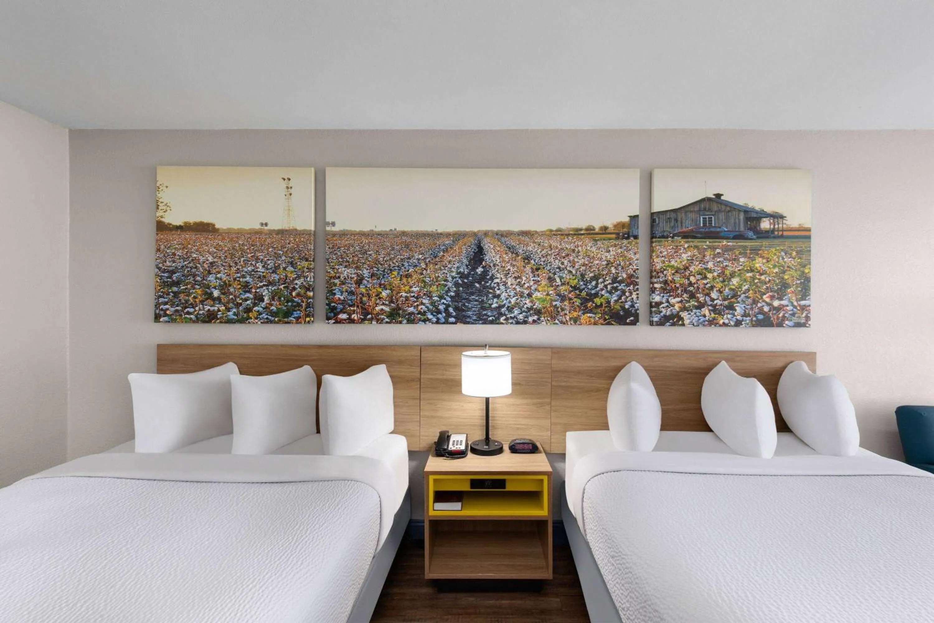 Photo of the whole room, Bed in Days Inn by Wyndham Carlisle