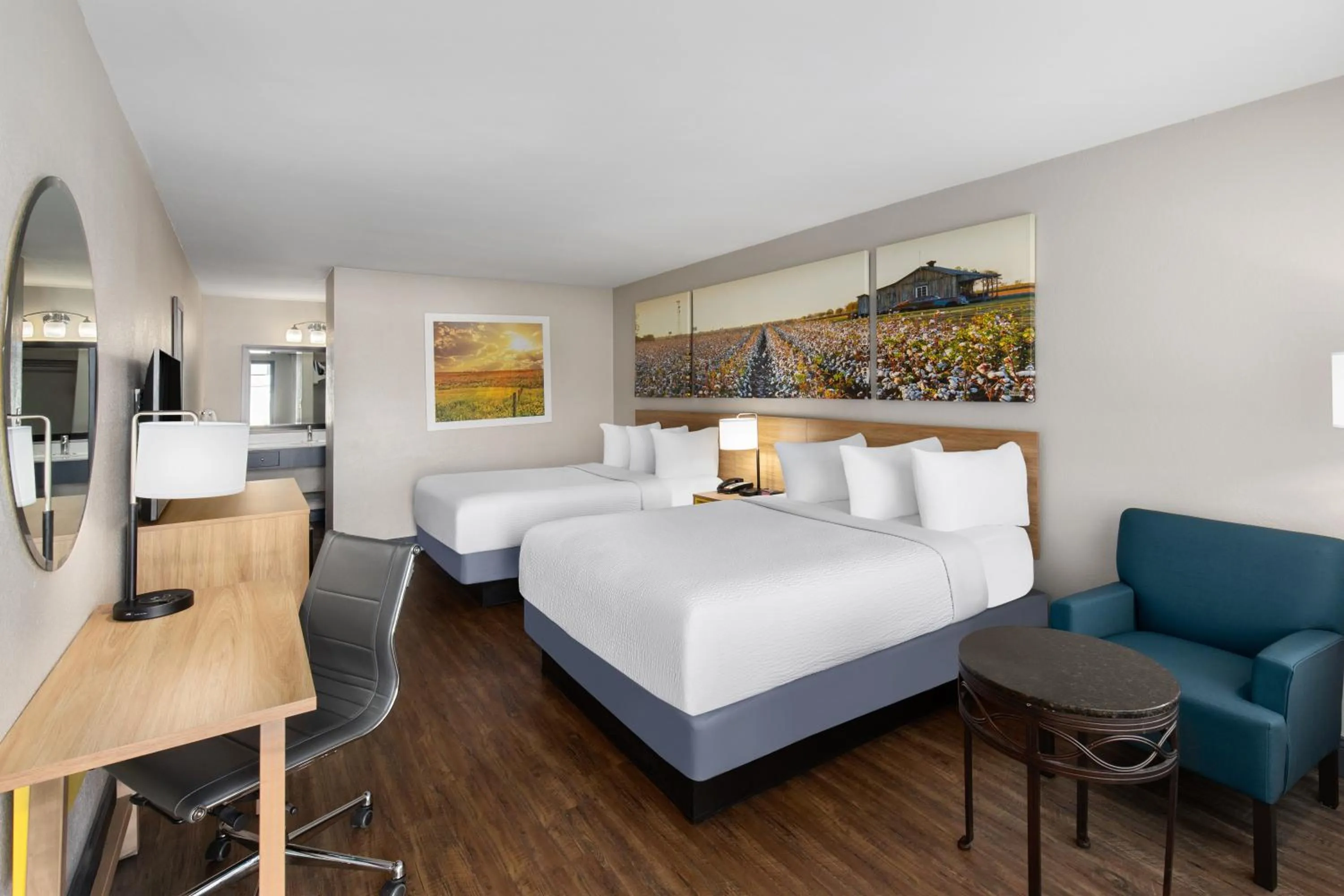 Bedroom, Bed in Days Inn by Wyndham Carlisle