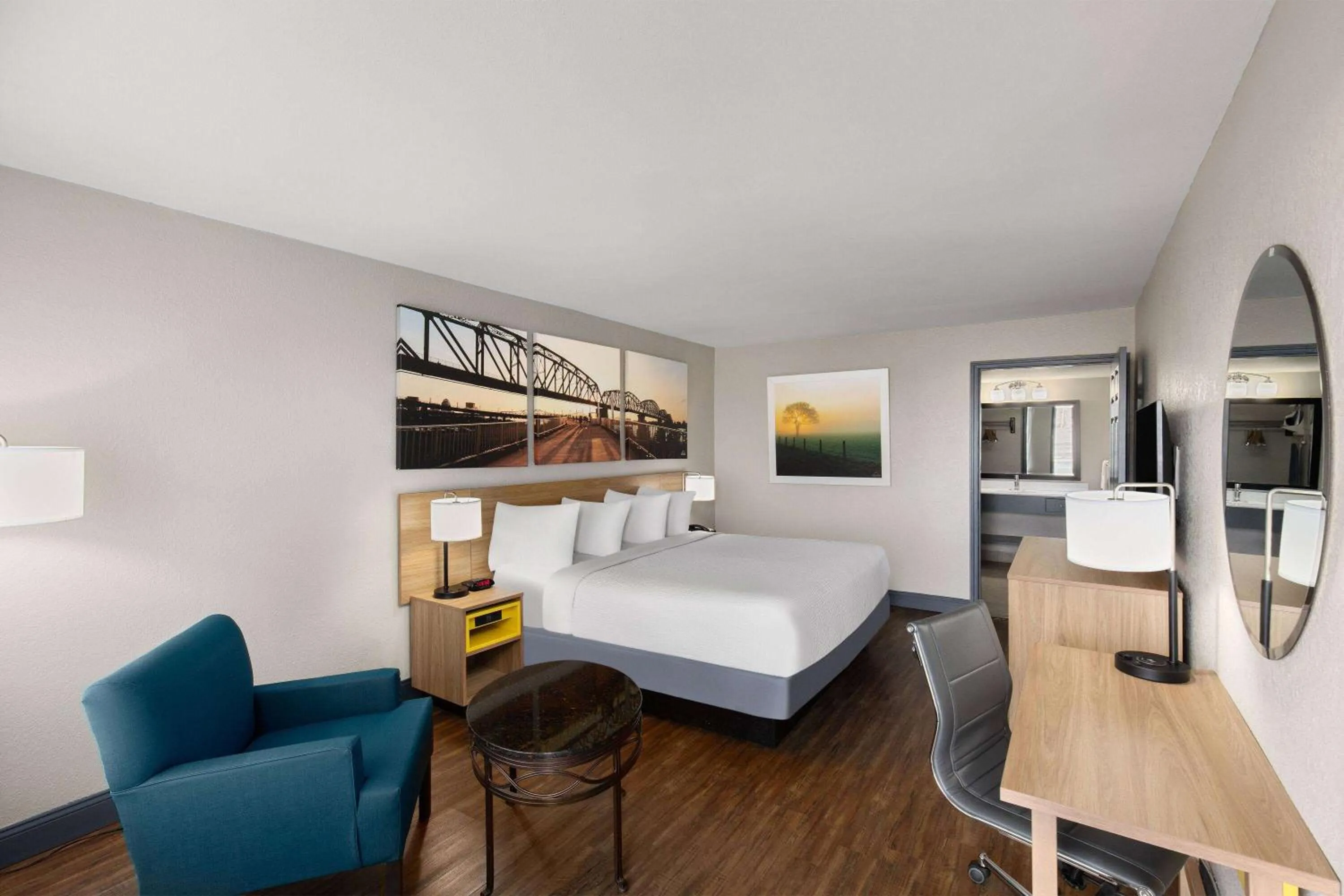 Photo of the whole room, Bed in Days Inn by Wyndham Carlisle