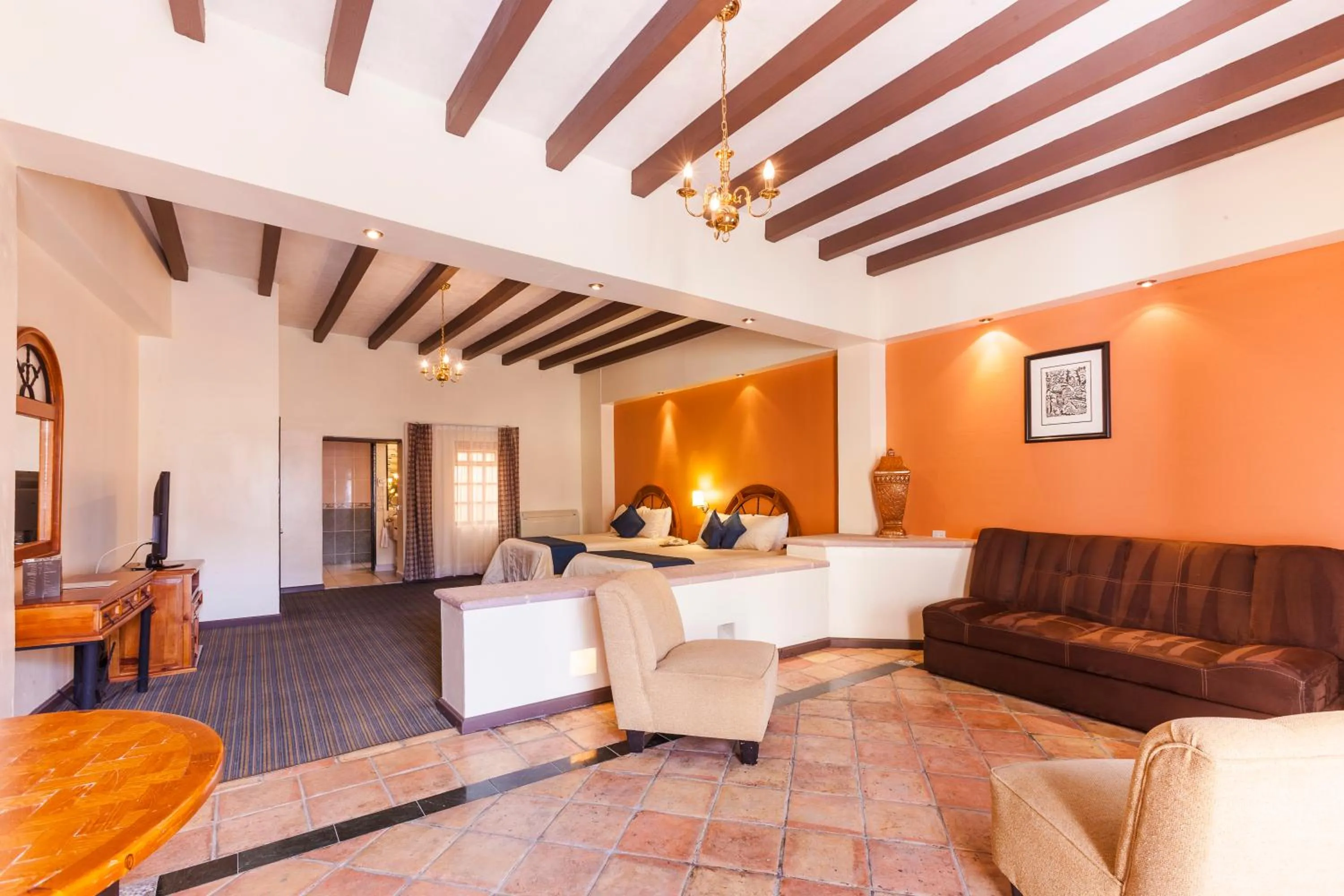 Photo of the whole room in Hotel Meson de Jobito