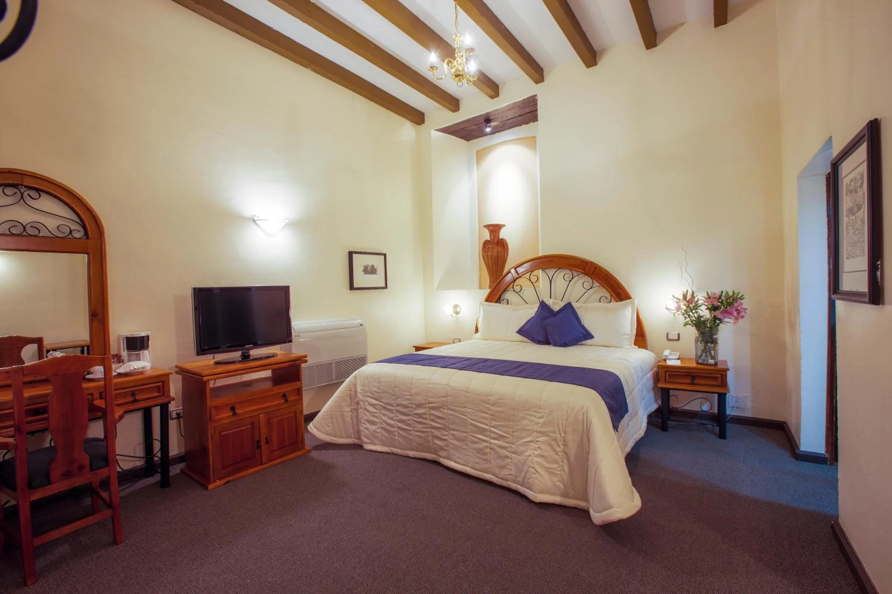 Bed in Hotel Meson de Jobito