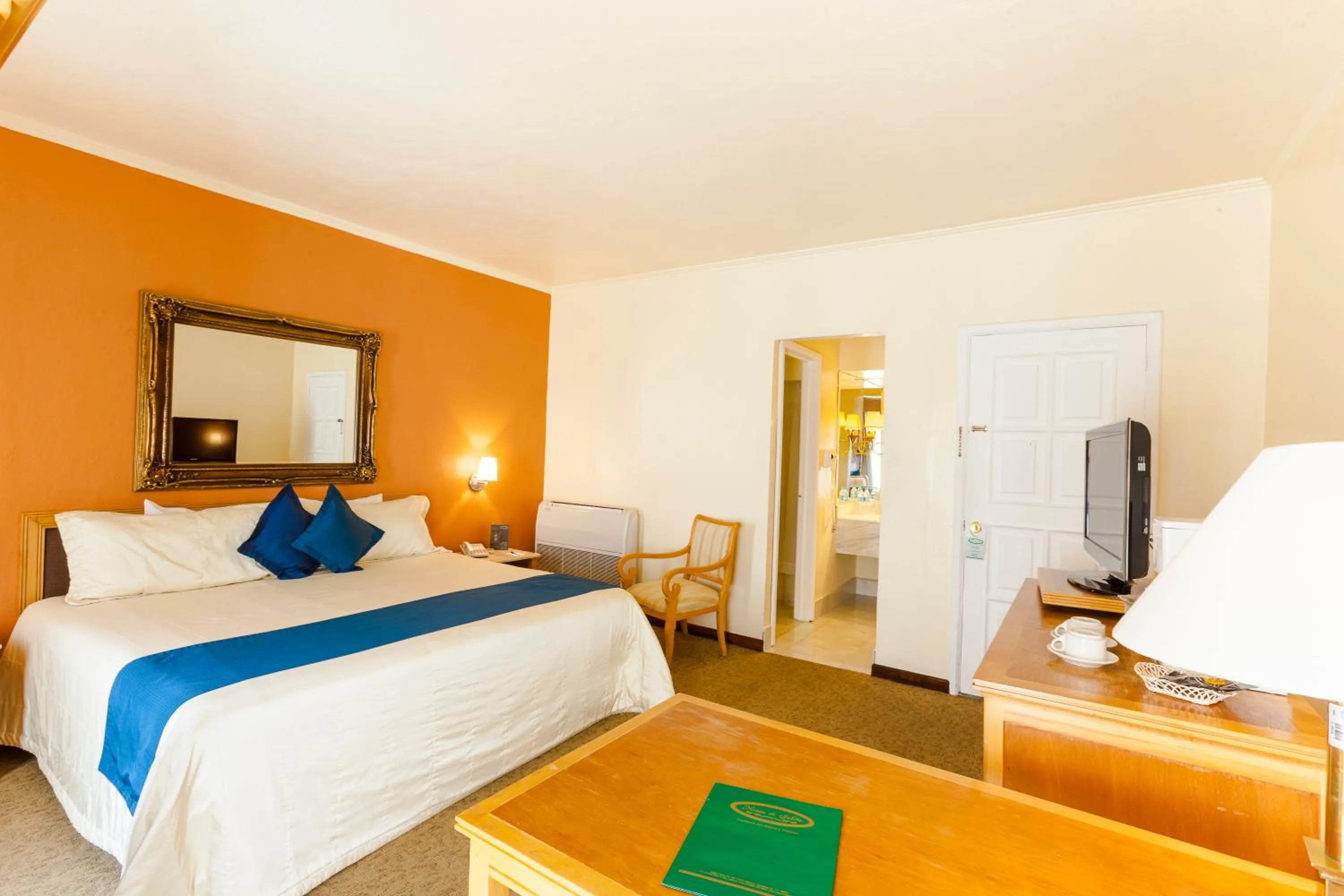 Photo of the whole room, Bed in Hotel Meson de Jobito