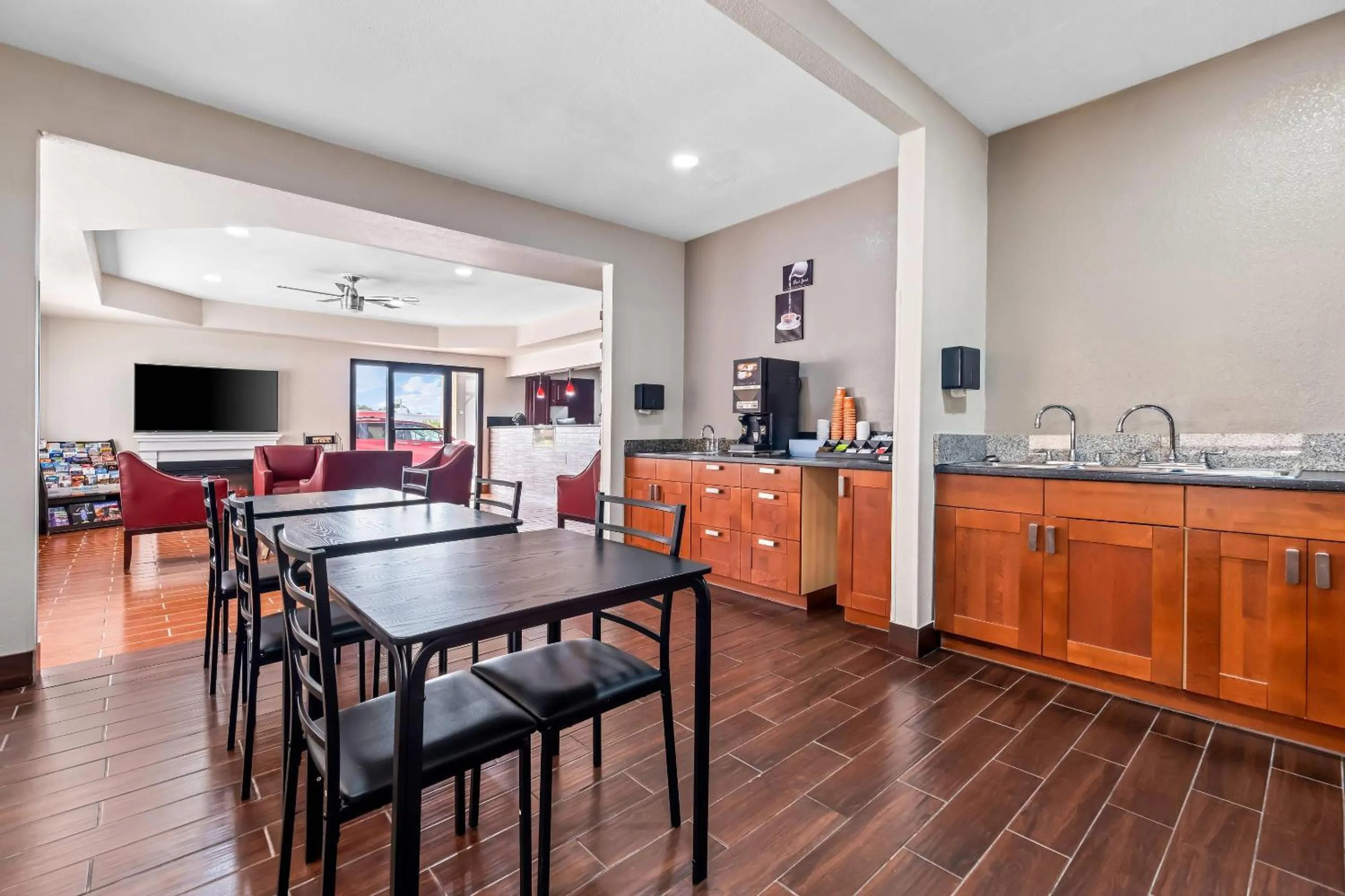 Breakfast in Econo Lodge Childress