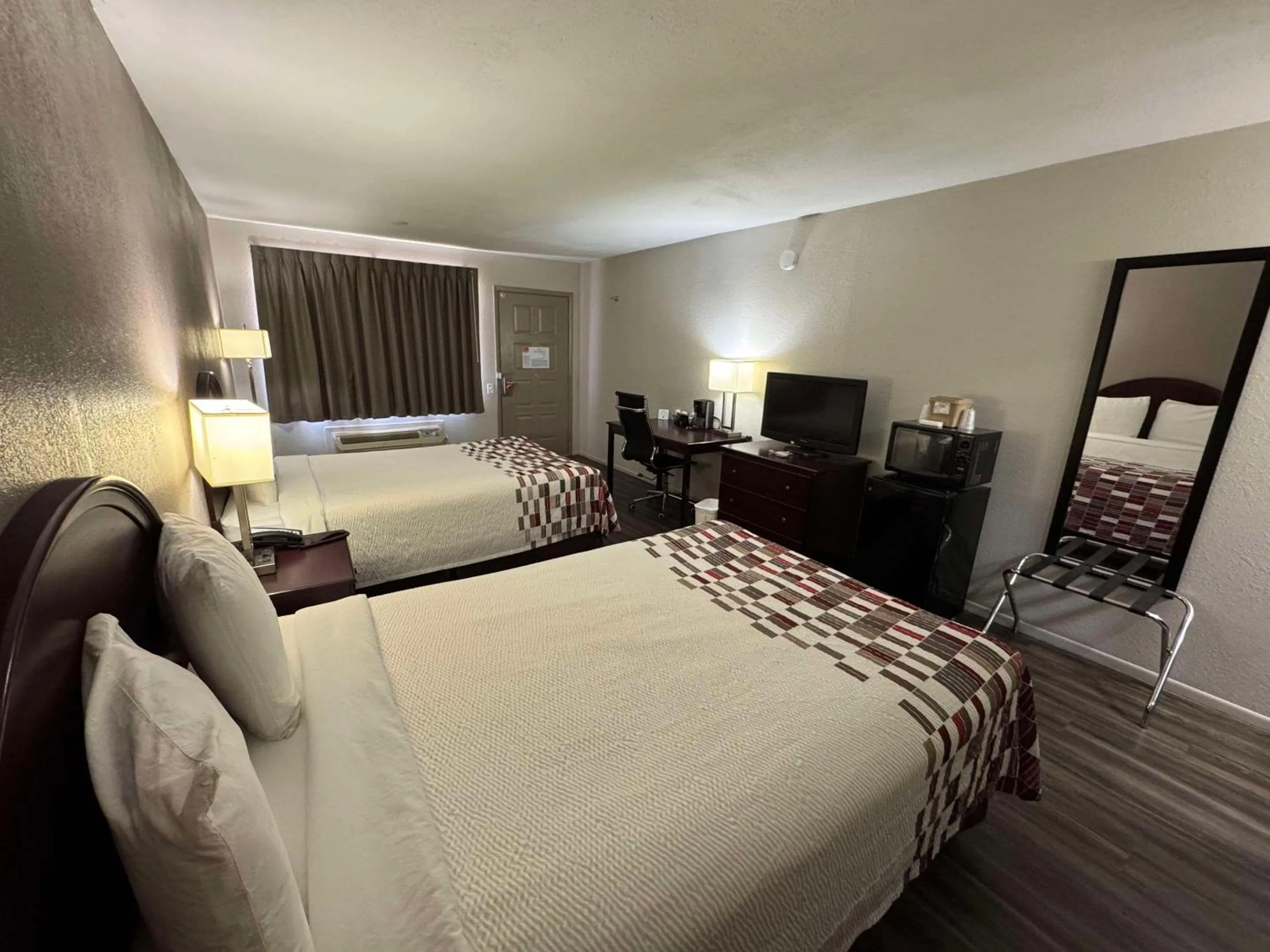 Bedroom, Bed in Econo Lodge Childress