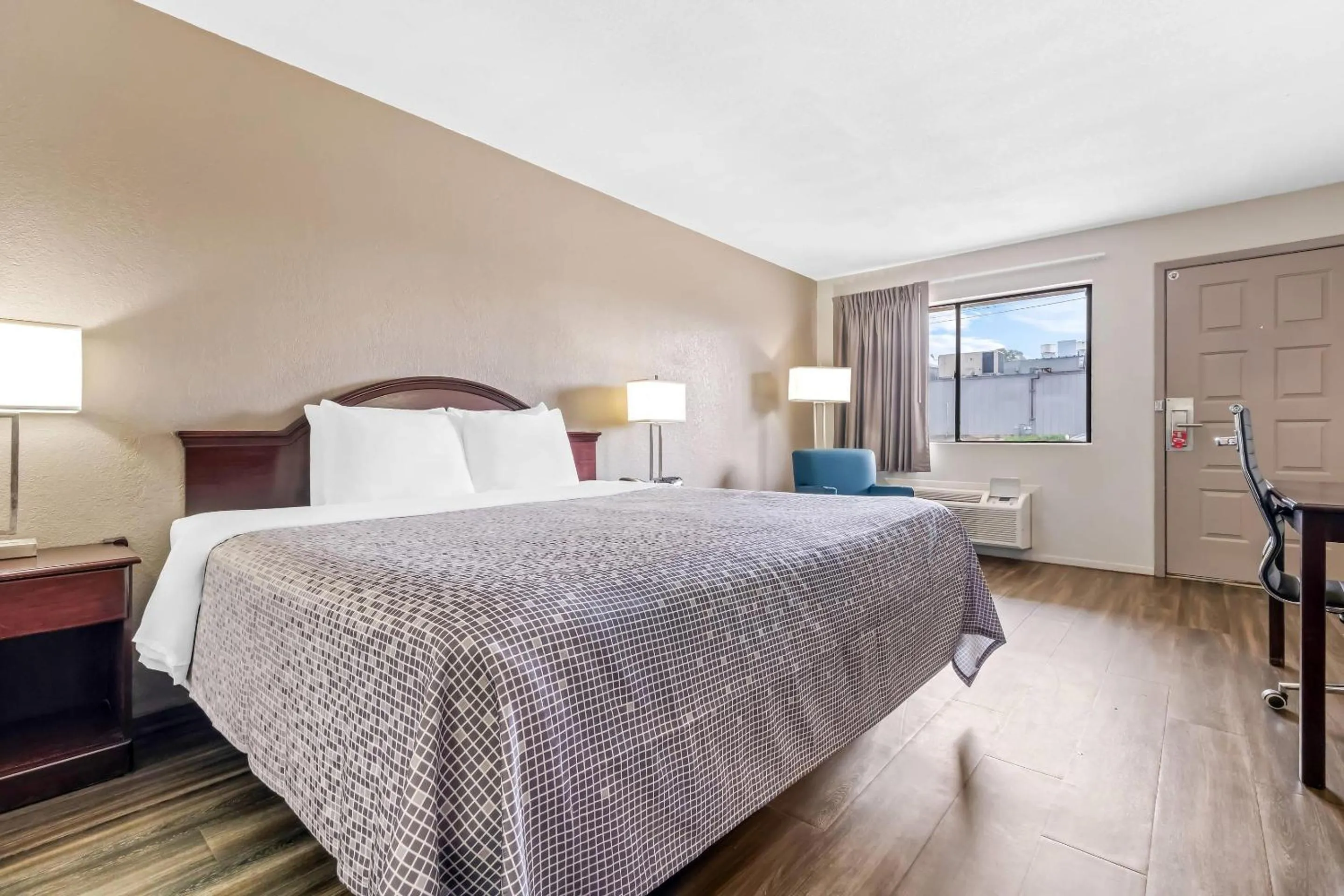 Bedroom, Bed in Econo Lodge Childress