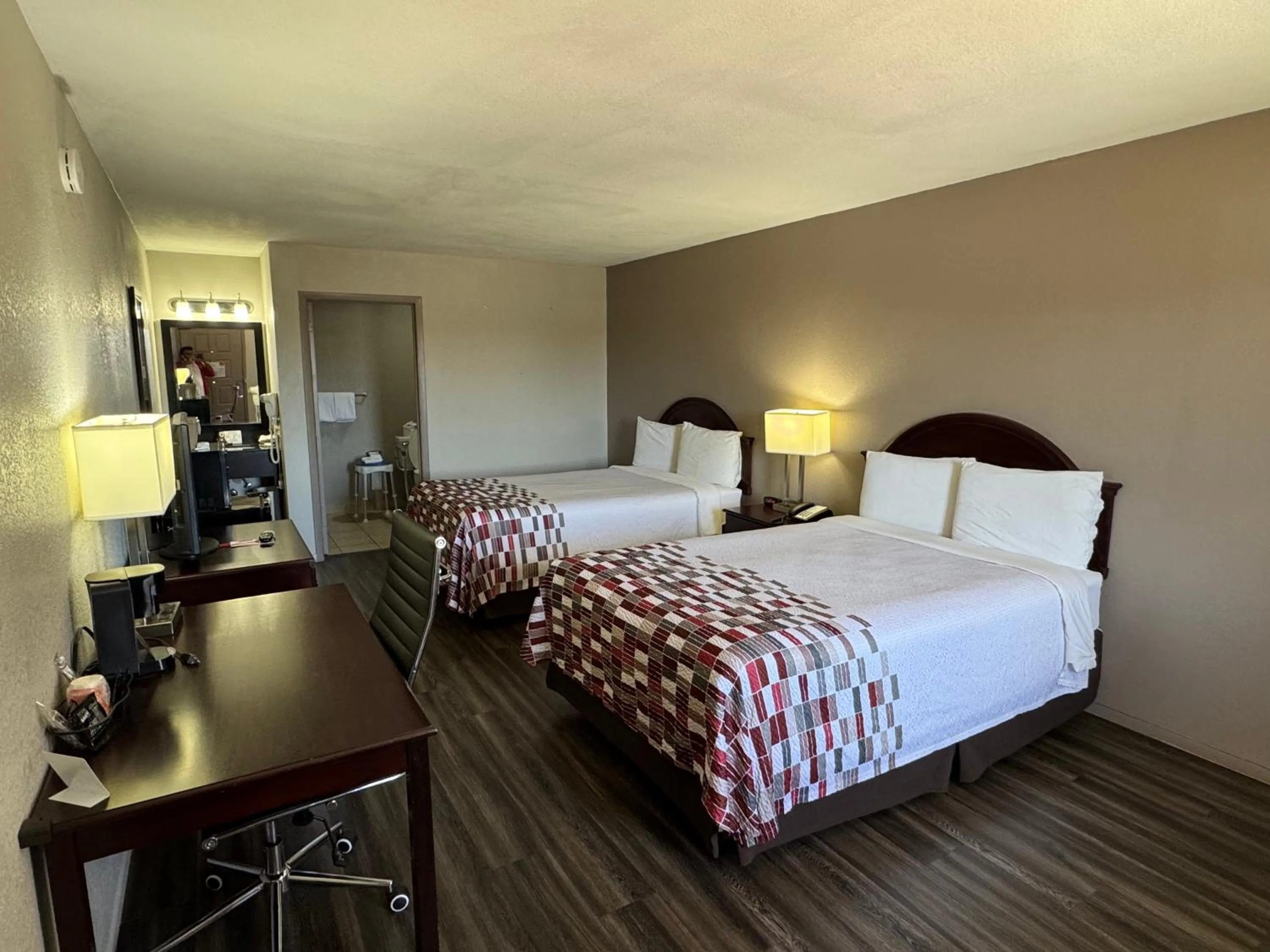 Bed in Econo Lodge Childress