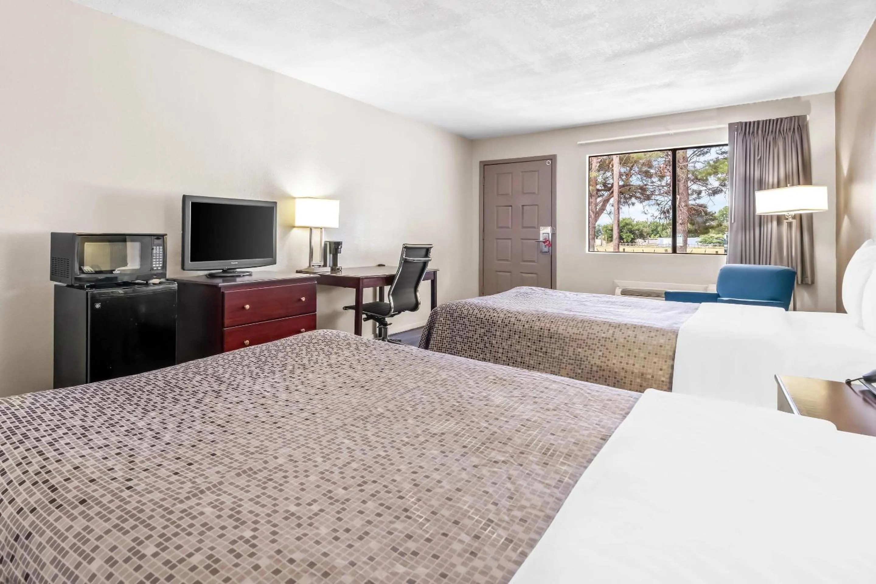 Bedroom, Bed in Econo Lodge Childress